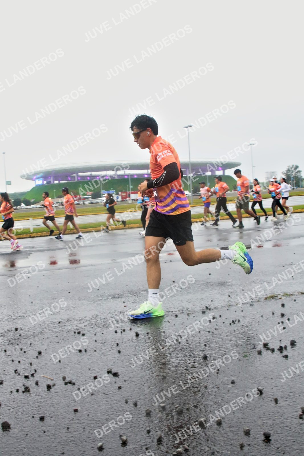Foto de la CARRERA OMNILIFE GUADALAJARA en Estadio Akron, Zapopan a las 07:24 · dorsal 76