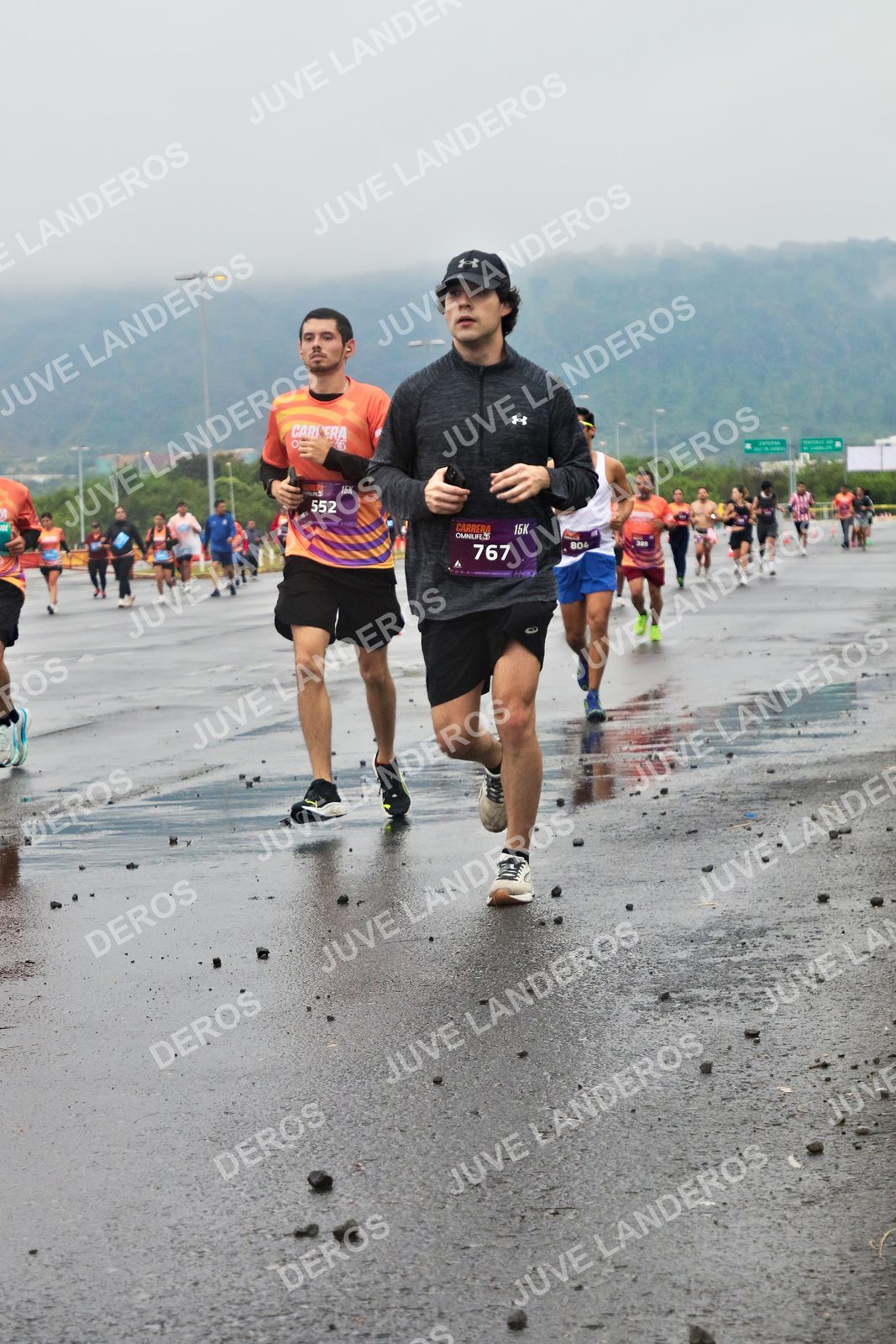 Foto de la CARRERA OMNILIFE GUADALAJARA en Estadio Akron, Zapopan a las 07:29 · dorsal 767, 552, 804