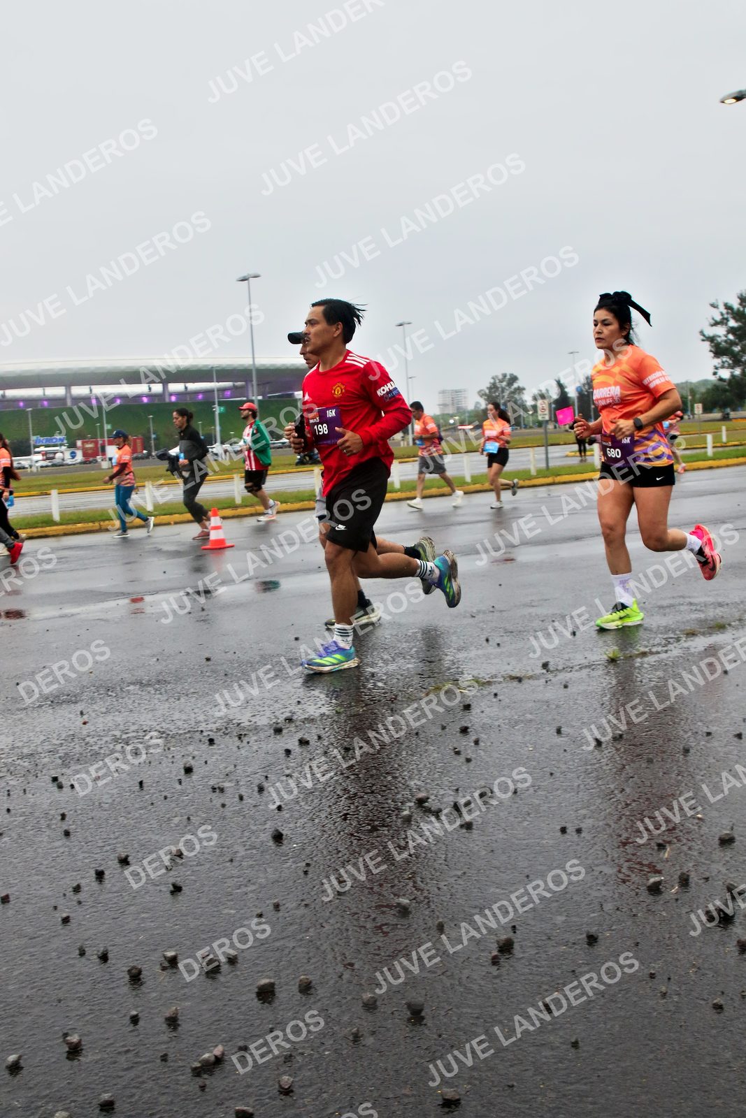 Foto de la CARRERA OMNILIFE GUADALAJARA en Estadio Akron, Zapopan a las 07:29 · dorsal 680, 198