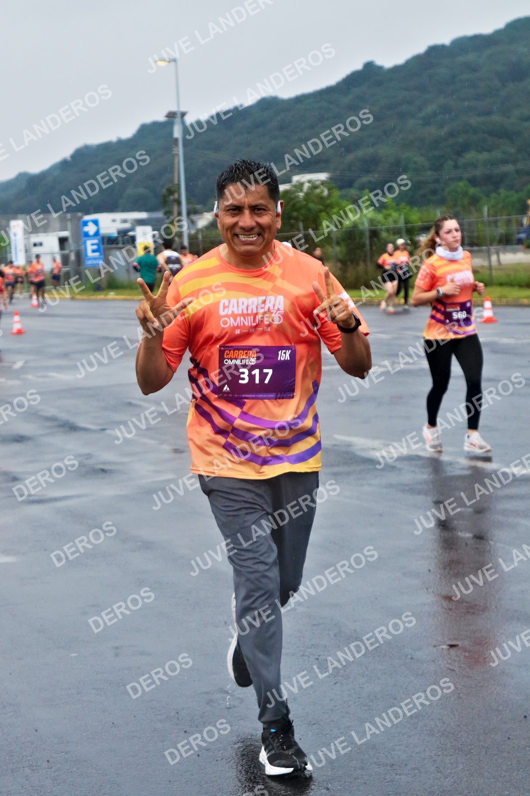 Foto de la CARRERA OMNILIFE GUADALAJARA en Estadio Akron, Zapopan a las 07:51 · dorsal 317, 560