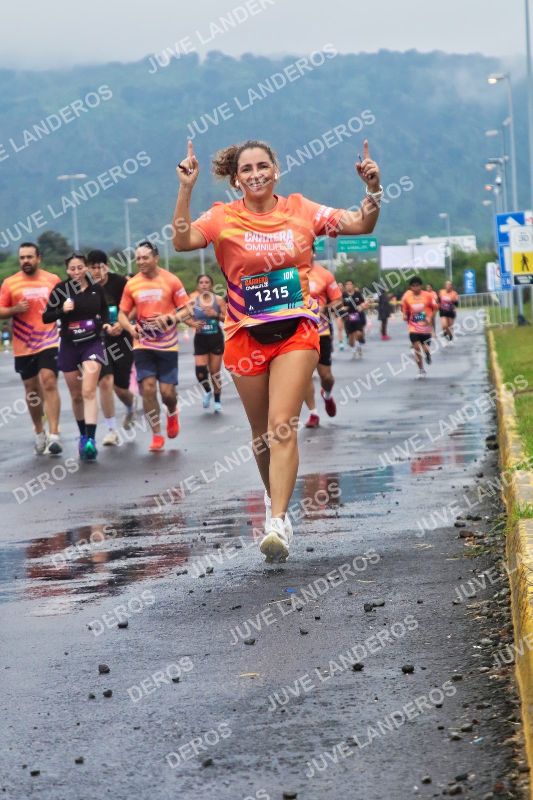 Foto de la CARRERA OMNILIFE GUADALAJARA en Estadio Akron, Zapopan a las 07:40 · dorsal 1215, 30, 651