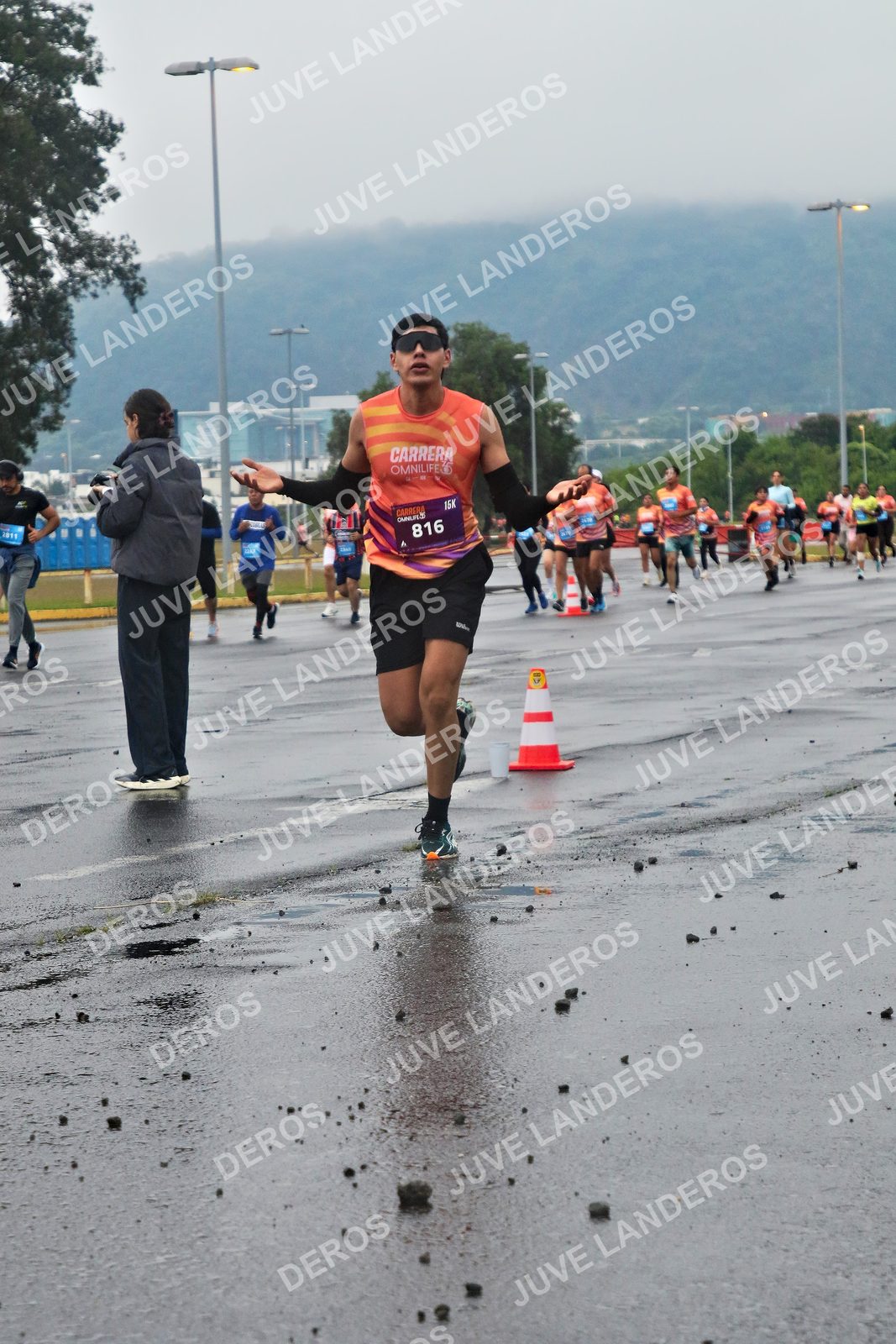 Foto de la CARRERA OMNILIFE GUADALAJARA en Estadio Akron, Zapopan a las 07:24 · dorsal 816