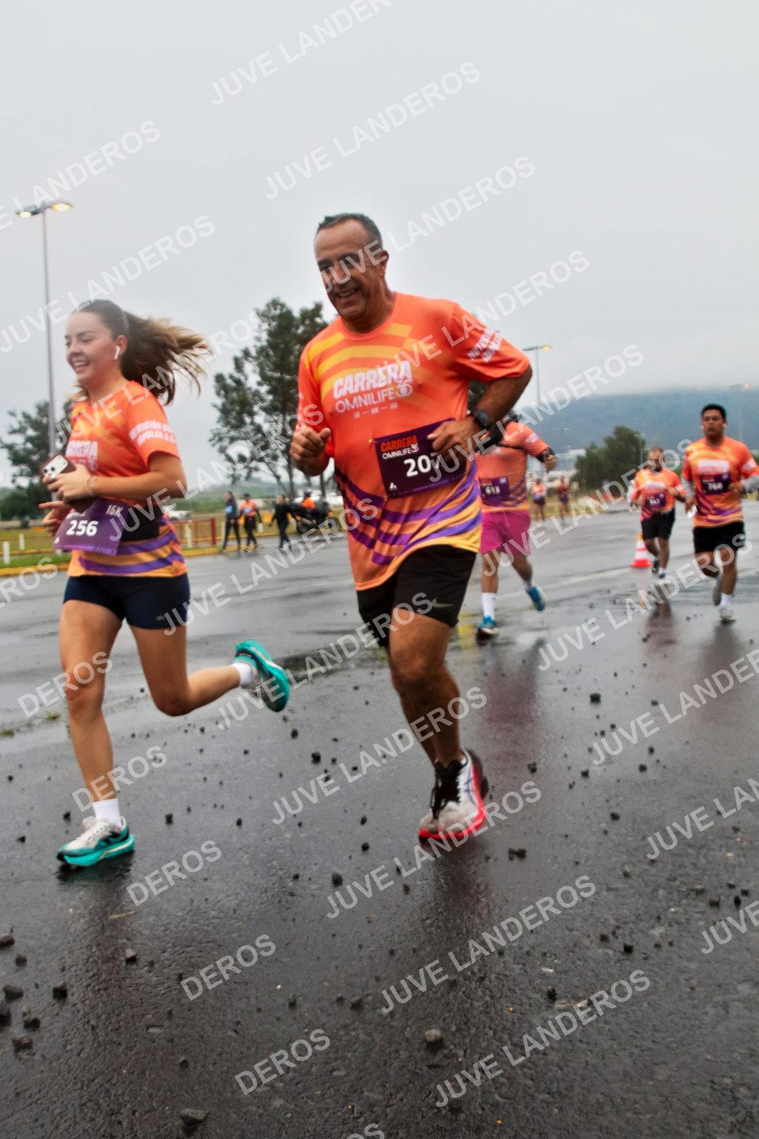 Foto de la CARRERA OMNILIFE GUADALAJARA en Estadio Akron, Zapopan a las 07:31 · dorsal 256, 207, 613