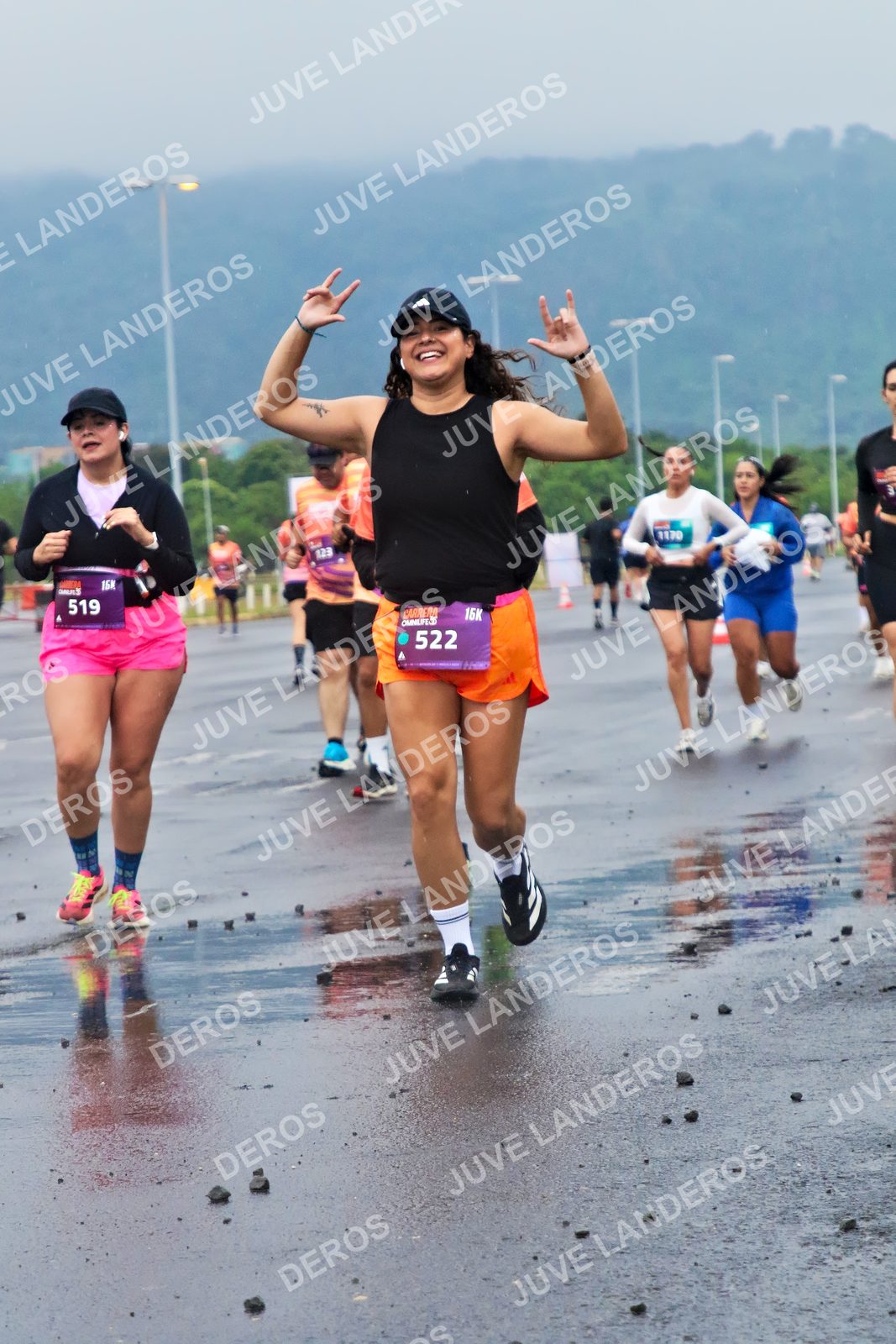 Foto de la CARRERA OMNILIFE GUADALAJARA en Estadio Akron, Zapopan a las 07:45 · dorsal 522, 519, 1170, 123