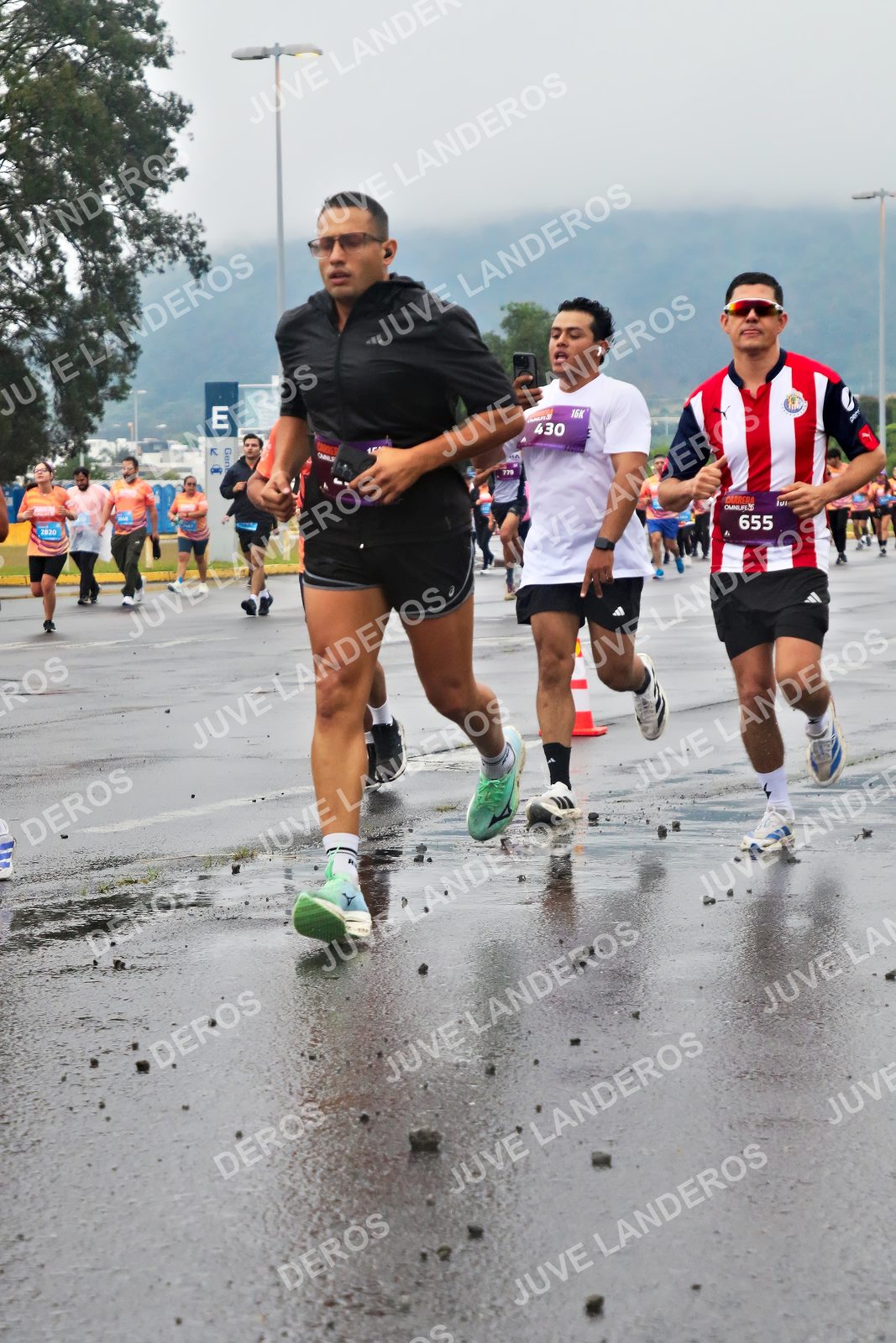 Foto de la CARRERA OMNILIFE GUADALAJARA en Estadio Akron, Zapopan a las 07:27 · dorsal 655, 430, 2020