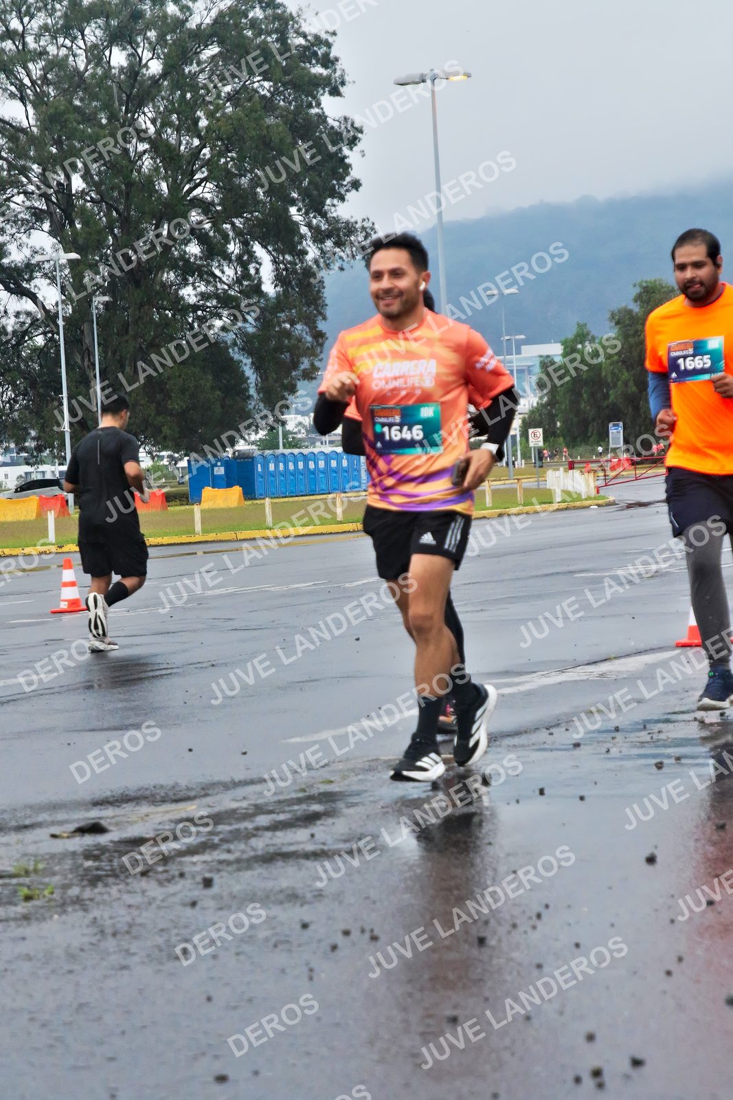 Foto de la CARRERA OMNILIFE GUADALAJARA en Estadio Akron, Zapopan a las 07:45 · dorsal 1646, 1665