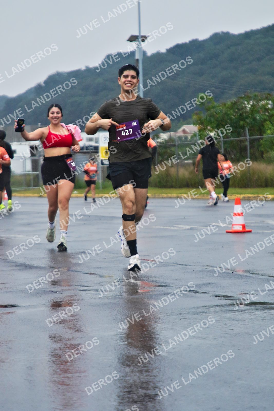 Foto de la CARRERA OMNILIFE GUADALAJARA en Estadio Akron, Zapopan a las 07:58 · dorsal 427, 30