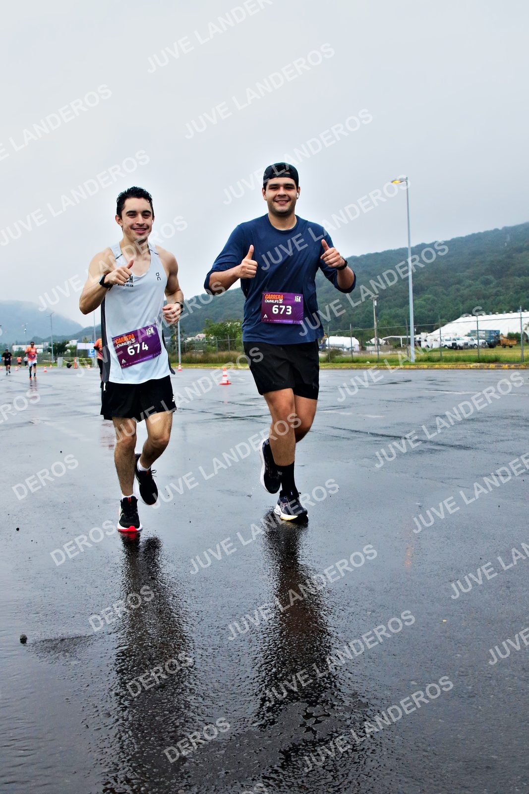 Foto de la CARRERA OMNILIFE GUADALAJARA en Estadio Akron, Zapopan a las 08:05 · dorsal 673, 674