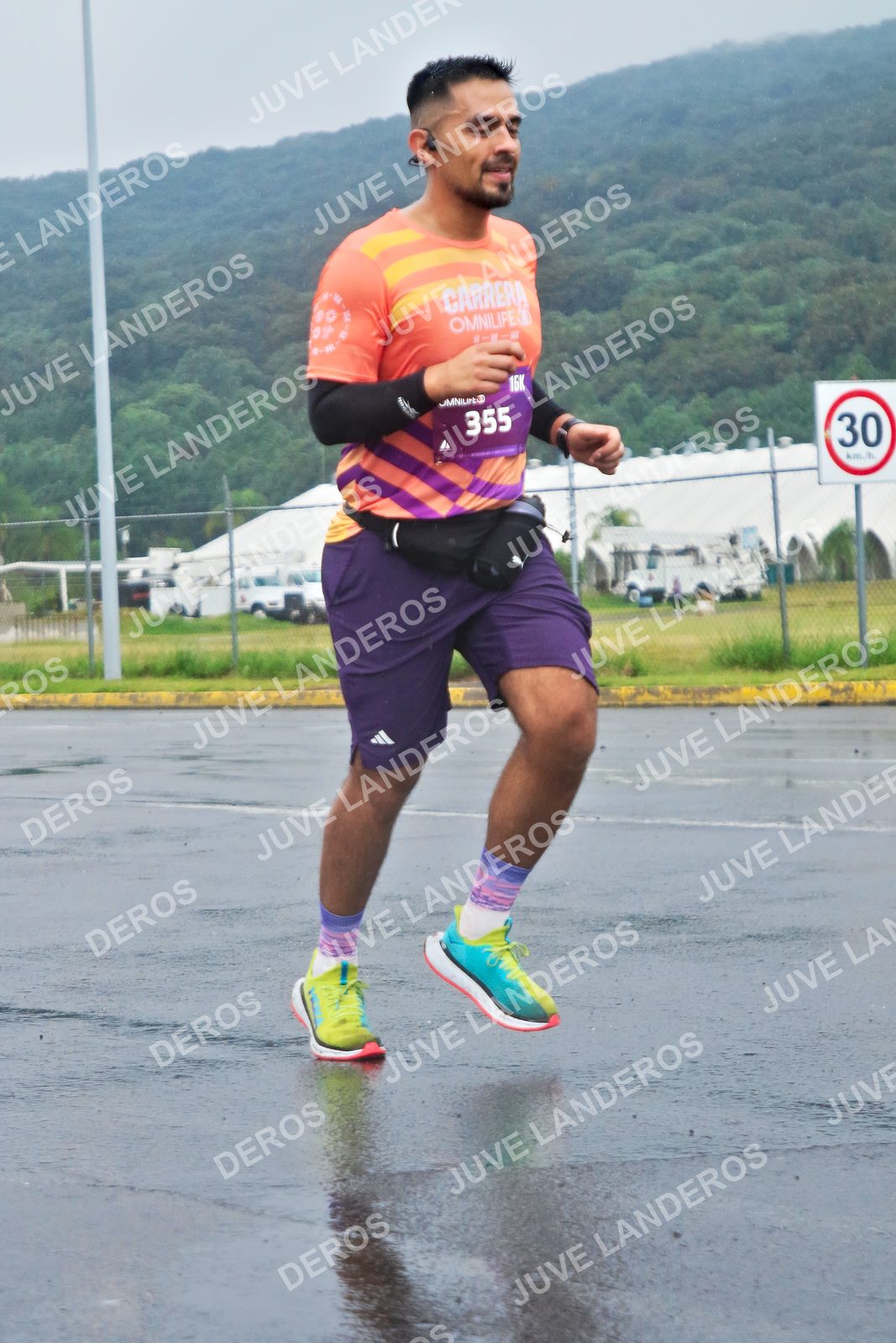 Foto de la CARRERA OMNILIFE GUADALAJARA en Estadio Akron, Zapopan a las 08:00 · dorsal 30, 355