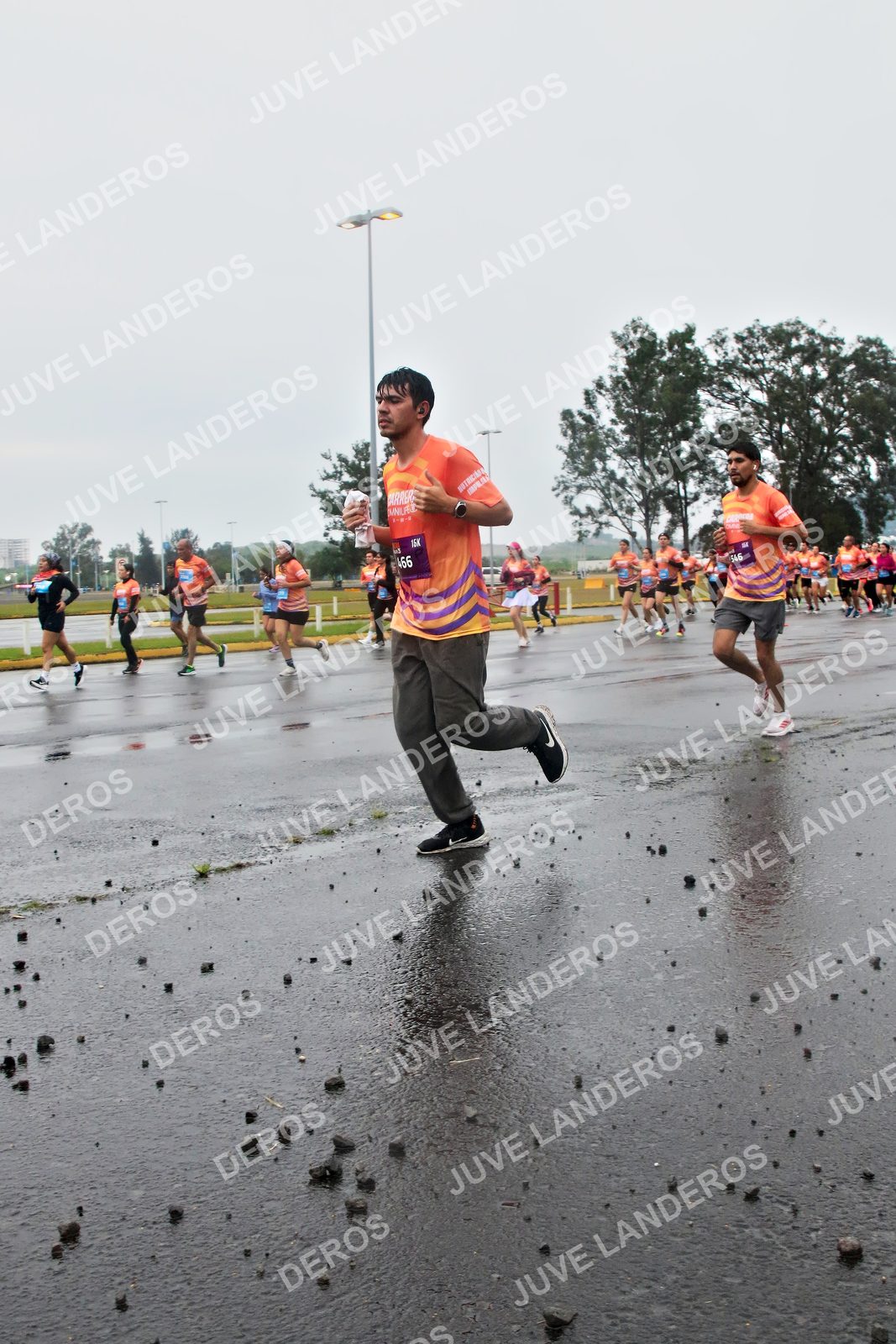 Foto de la CARRERA OMNILIFE GUADALAJARA en Estadio Akron, Zapopan a las 07:25 · dorsal 546, 466
