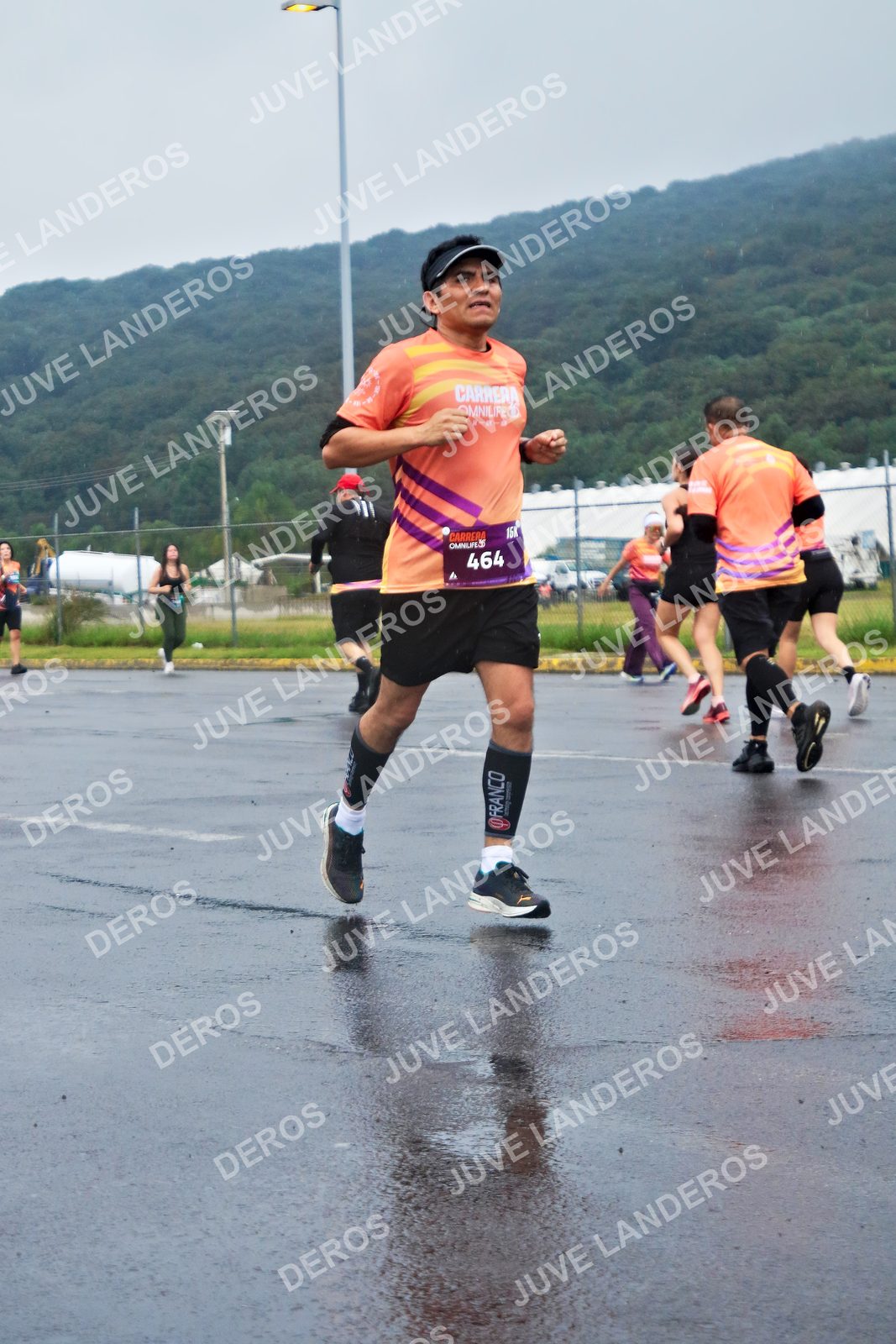 Foto de la CARRERA OMNILIFE GUADALAJARA en Estadio Akron, Zapopan a las 07:53 · dorsal 464