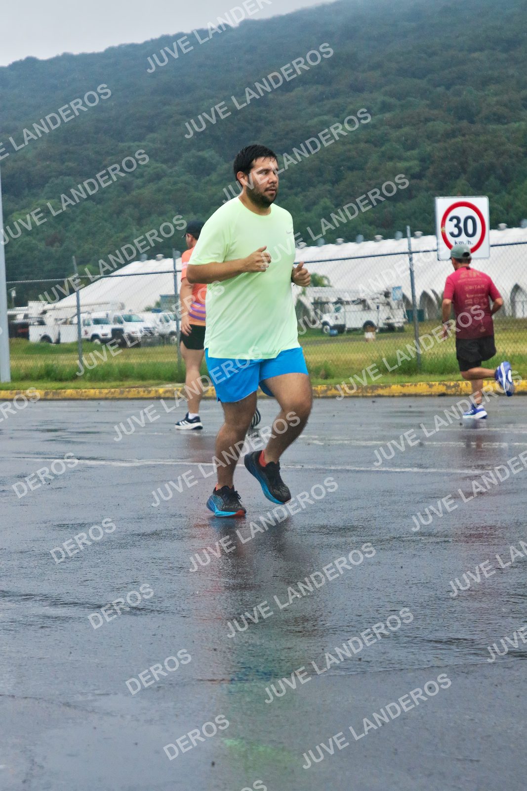 Foto de la CARRERA OMNILIFE GUADALAJARA en Estadio Akron, Zapopan a las 08:03 · dorsal 30
