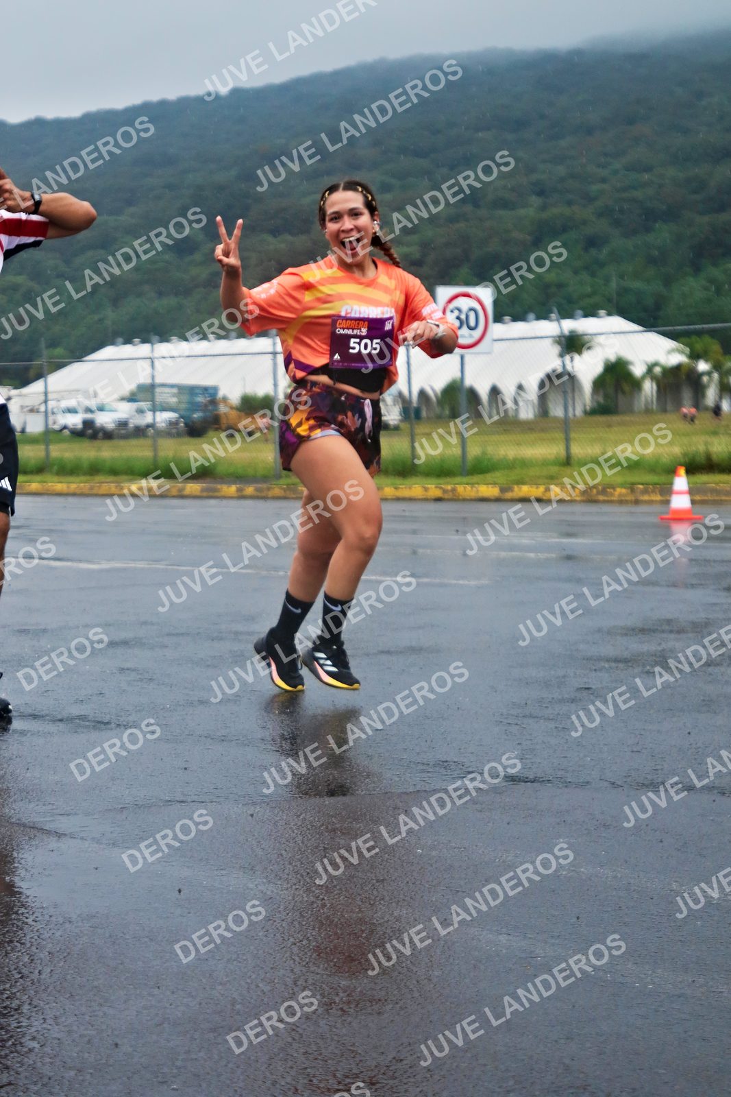 Foto de la CARRERA OMNILIFE GUADALAJARA en Estadio Akron, Zapopan a las 07:58 · dorsal 30, 505