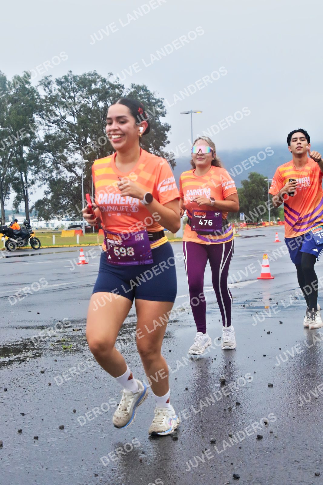Foto de la CARRERA OMNILIFE GUADALAJARA en Estadio Akron, Zapopan a las 07:36 · dorsal 476, 698