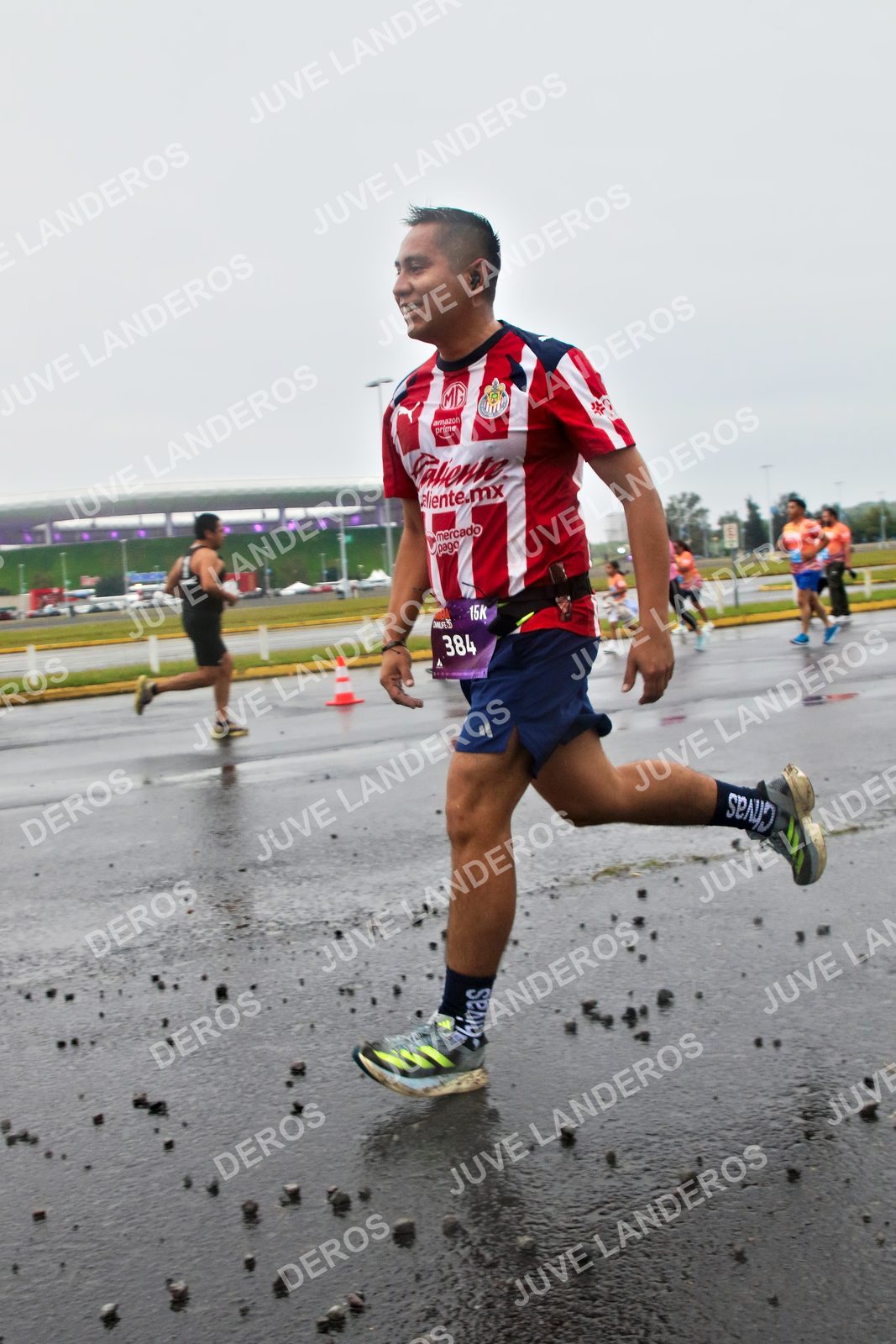 Foto de la CARRERA OMNILIFE GUADALAJARA en Estadio Akron, Zapopan a las 07:28 · dorsal 384