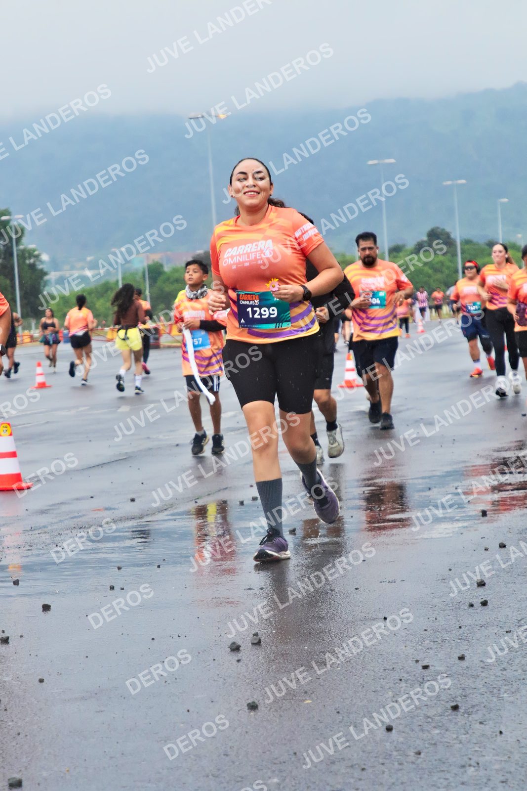 Foto de la CARRERA OMNILIFE GUADALAJARA en Estadio Akron, Zapopan a las 07:49 · dorsal 1299, 57