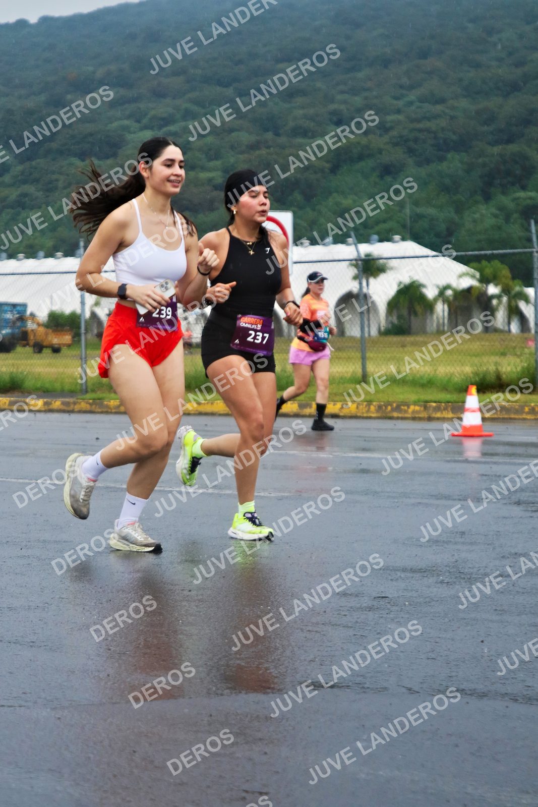 Foto de la CARRERA OMNILIFE GUADALAJARA en Estadio Akron, Zapopan a las 07:54 · dorsal 237, 1515