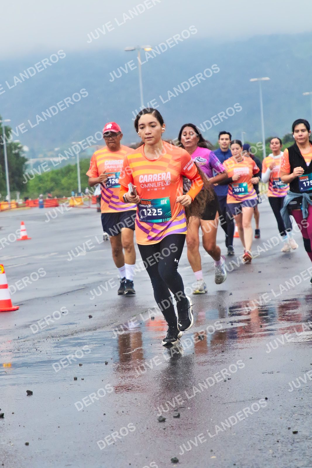 Foto de la CARRERA OMNILIFE GUADALAJARA en Estadio Akron, Zapopan a las 07:46 · dorsal 1225, 126, 1013, 175