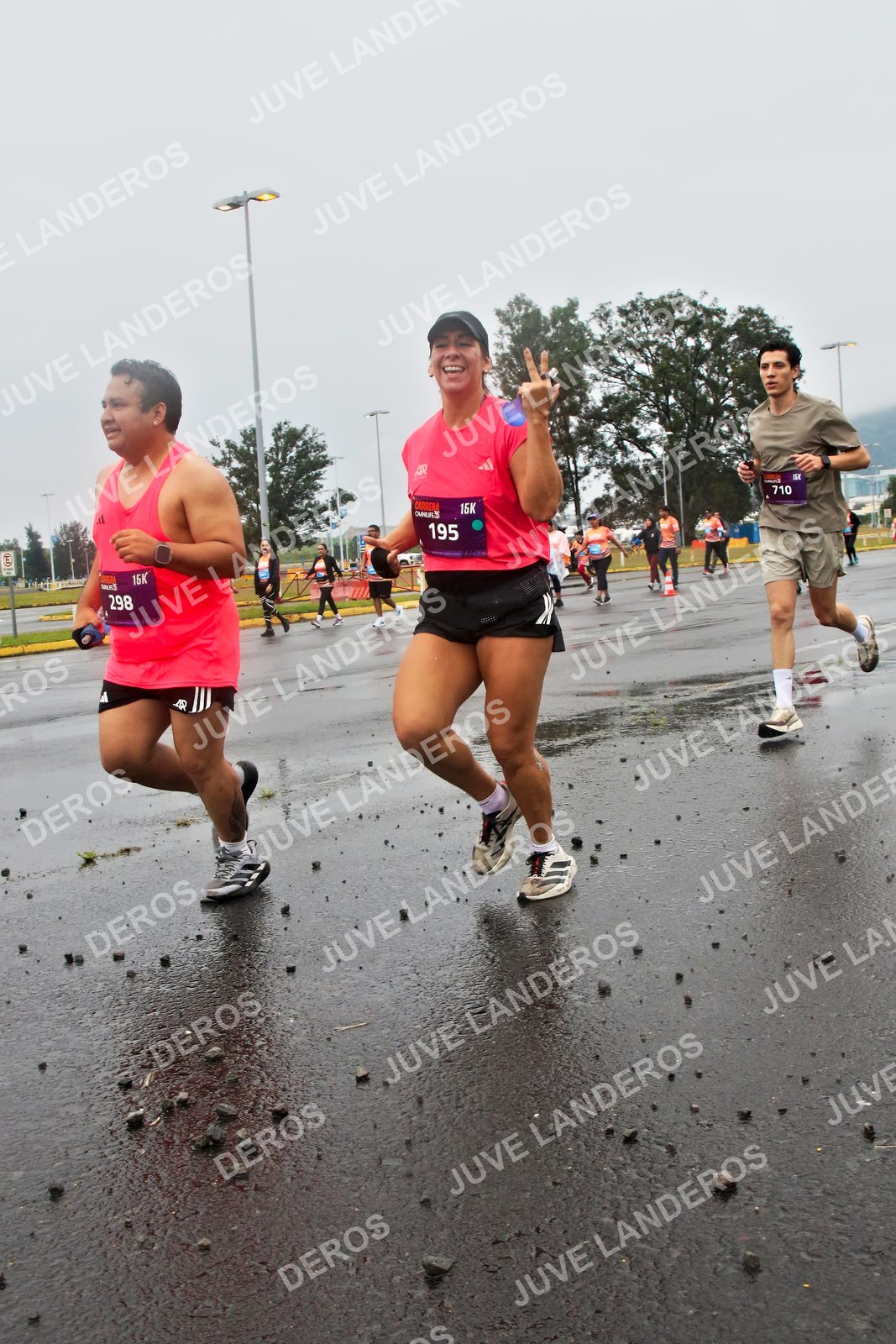 Foto de la CARRERA OMNILIFE GUADALAJARA en Estadio Akron, Zapopan a las 07:32 · dorsal 195, 298, 710