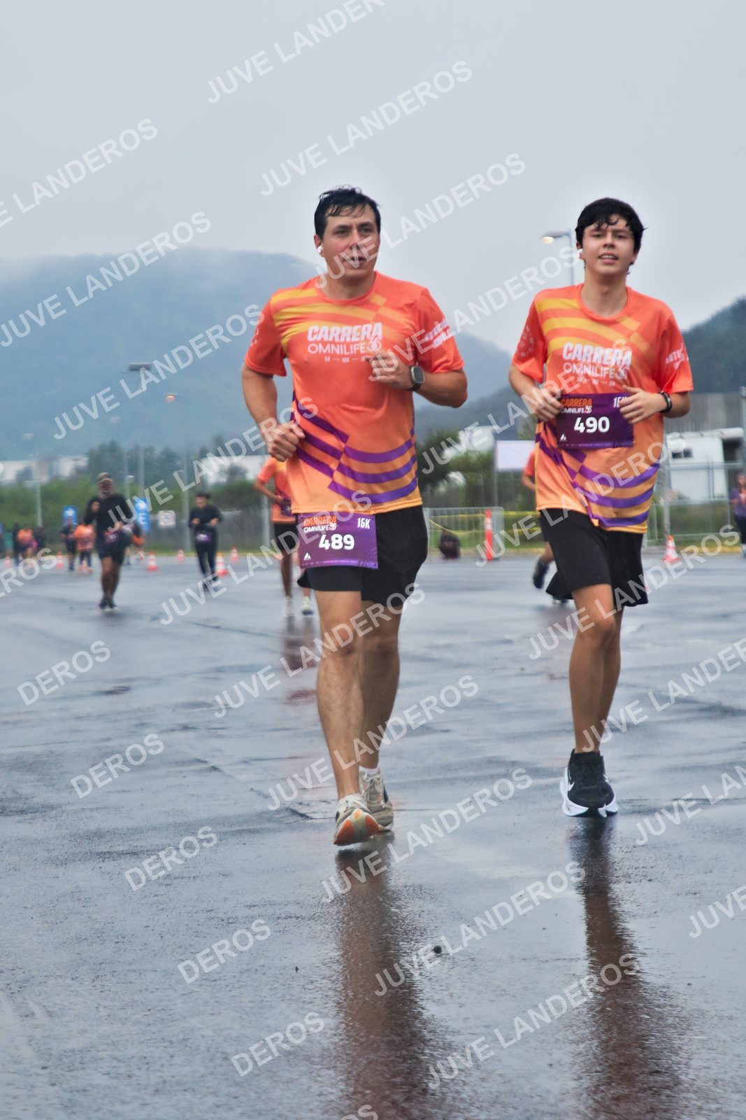 Foto de la CARRERA OMNILIFE GUADALAJARA en Estadio Akron, Zapopan a las 08:00 · dorsal 489, 490