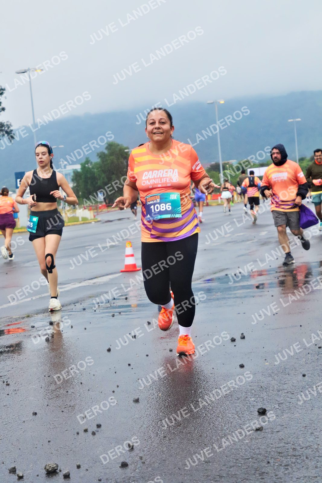 Foto de la CARRERA OMNILIFE GUADALAJARA en Estadio Akron, Zapopan a las 07:46 · dorsal 1086