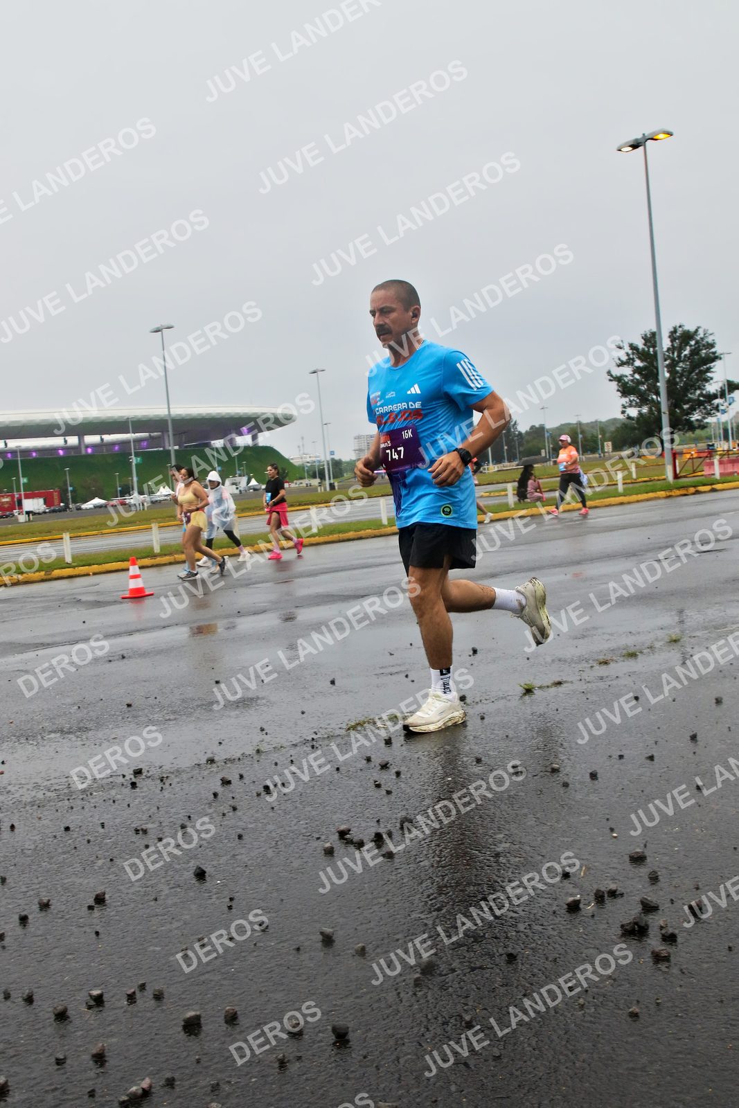 Foto de la CARRERA OMNILIFE GUADALAJARA en Estadio Akron, Zapopan a las 07:32 · dorsal 747