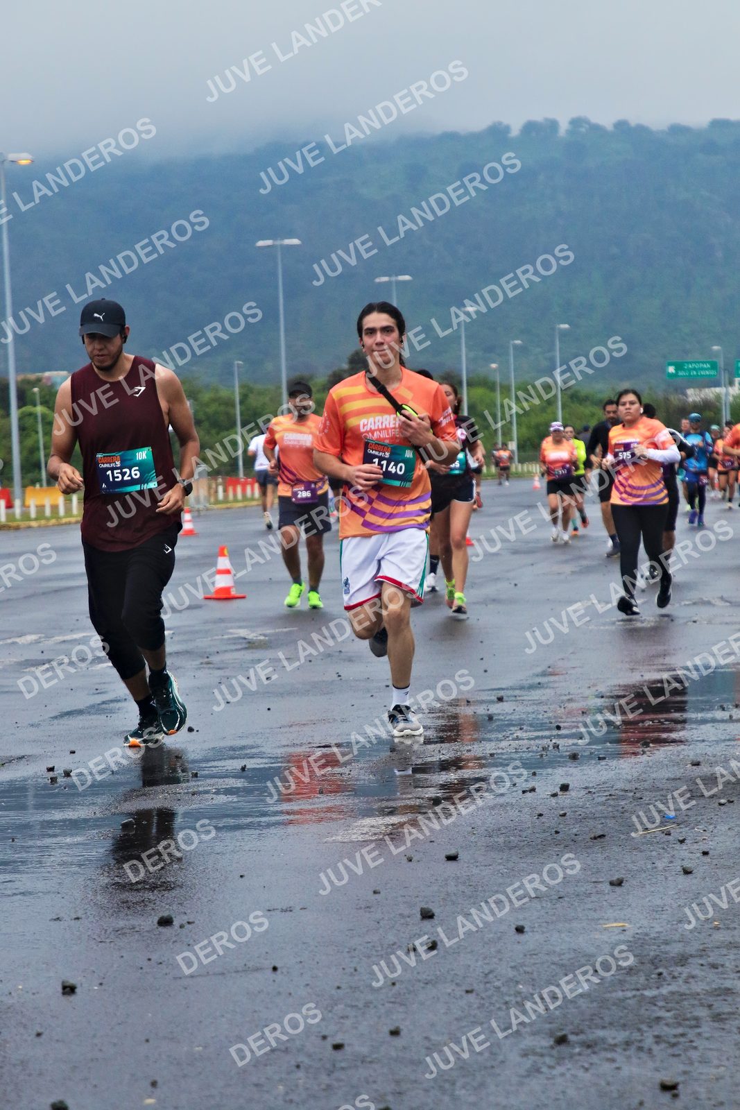 Foto de la CARRERA OMNILIFE GUADALAJARA en Estadio Akron, Zapopan a las 07:37 · dorsal 1526, 575, 1140, 286