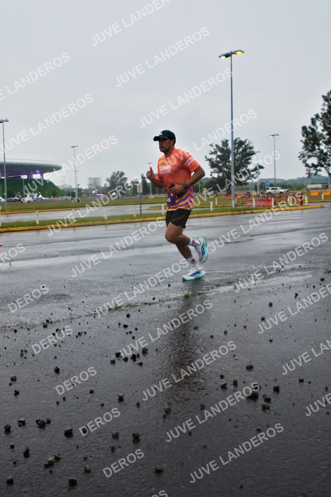 Foto de la CARRERA OMNILIFE GUADALAJARA en Estadio Akron, Zapopan a las 07:18 · dorsal 426
