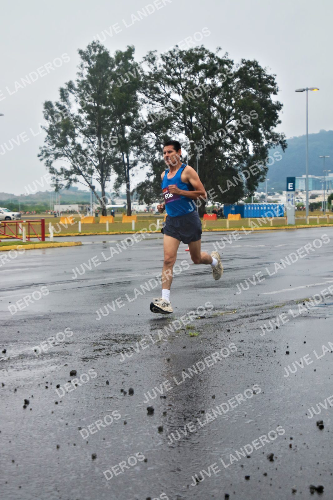 Foto de la CARRERA OMNILIFE GUADALAJARA en Estadio Akron, Zapopan a las 07:18 · dorsal 608