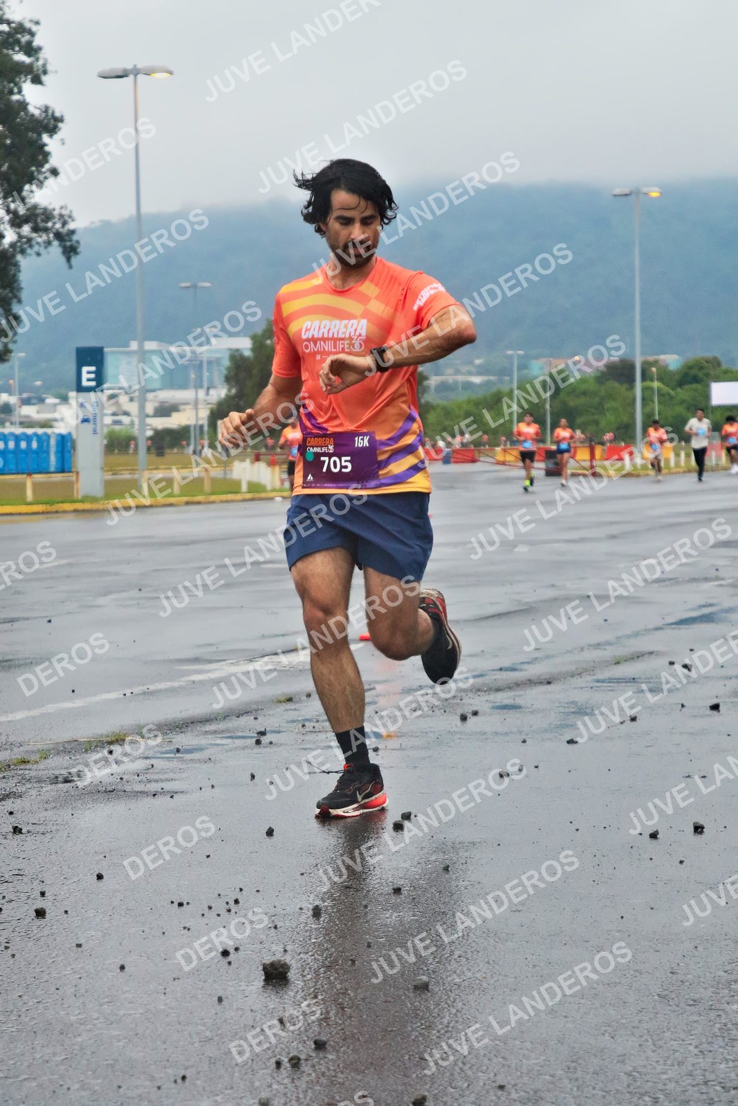 Foto de la CARRERA OMNILIFE GUADALAJARA en Estadio Akron, Zapopan a las 07:21 · dorsal 705