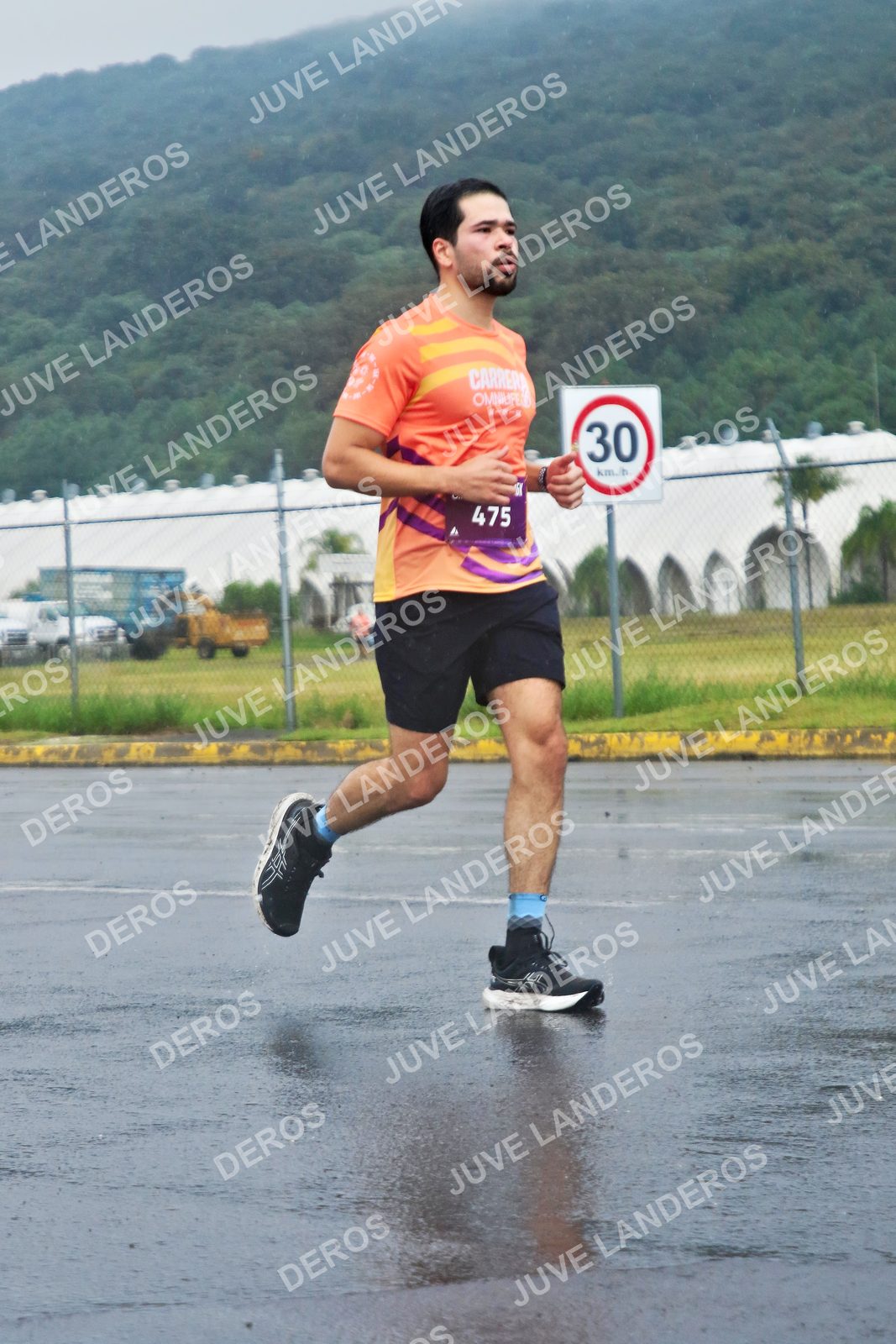 Foto de la CARRERA OMNILIFE GUADALAJARA en Estadio Akron, Zapopan a las 08:01 · dorsal 30, 475