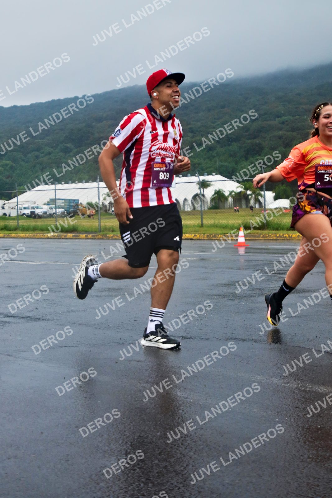 Foto de la CARRERA OMNILIFE GUADALAJARA en Estadio Akron, Zapopan a las 07:58 · dorsal 809