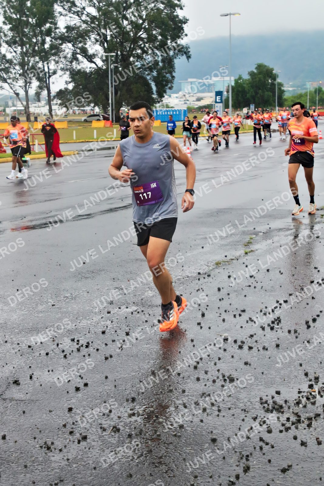 Foto de la CARRERA OMNILIFE GUADALAJARA en Estadio Akron, Zapopan a las 07:23 · dorsal 117, 724