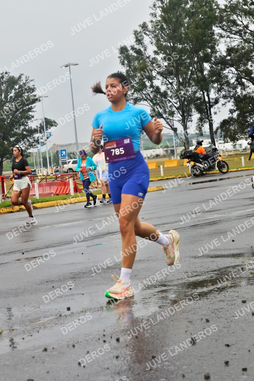 Foto de la CARRERA OMNILIFE GUADALAJARA en Estadio Akron, Zapopan a las 07:33 · dorsal 785, 782