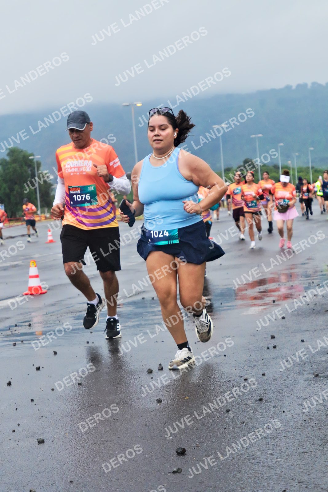 Foto de la CARRERA OMNILIFE GUADALAJARA en Estadio Akron, Zapopan a las 07:46 · dorsal 1076, 1024
