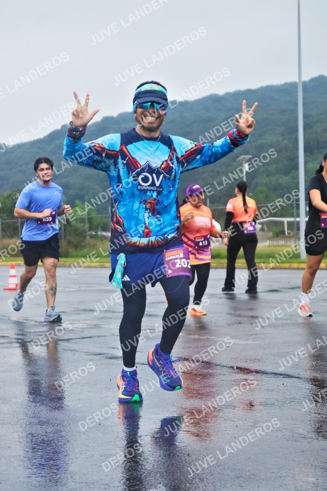 Foto de la CARRERA OMNILIFE GUADALAJARA en Estadio Akron, Zapopan a las 08:01 · dorsal 202, 413, 659, 764