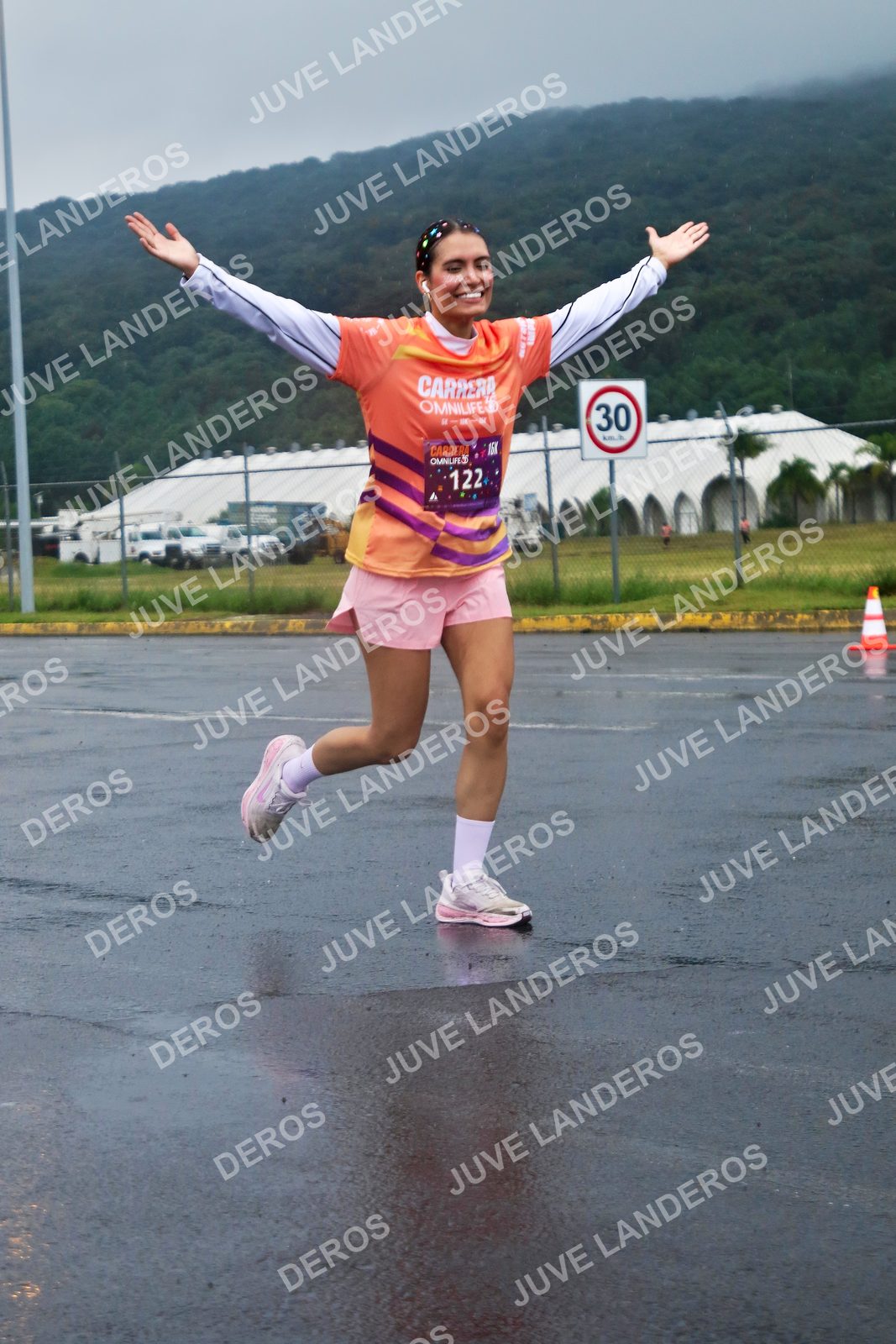 Foto de la CARRERA OMNILIFE GUADALAJARA en Estadio Akron, Zapopan a las 07:57 · dorsal 30, 122