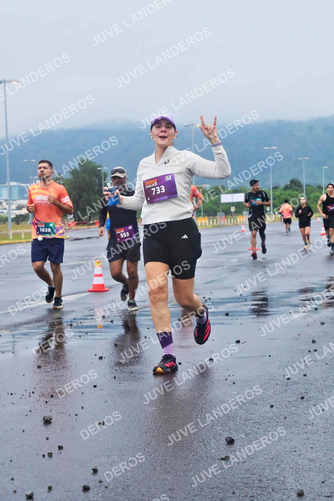 Foto de la CARRERA OMNILIFE GUADALAJARA en Estadio Akron, Zapopan a las 07:35 · dorsal 1639, 733, 553