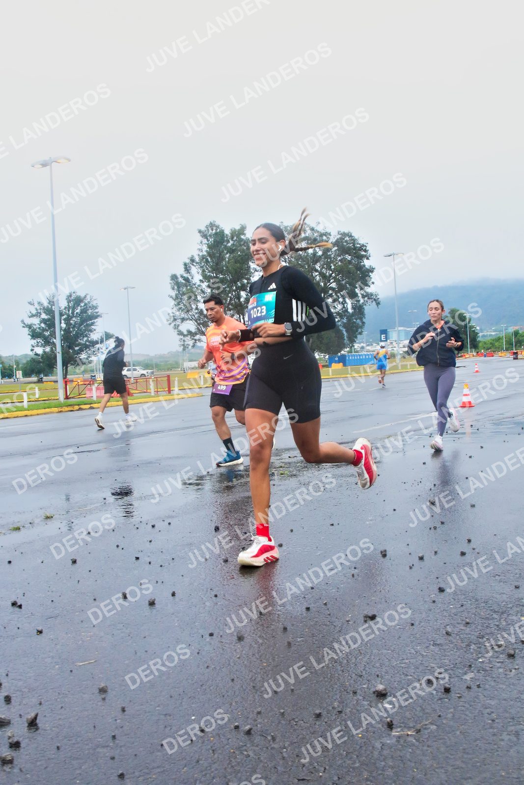 Foto de la CARRERA OMNILIFE GUADALAJARA en Estadio Akron, Zapopan a las 07:35 · dorsal 1023, 499