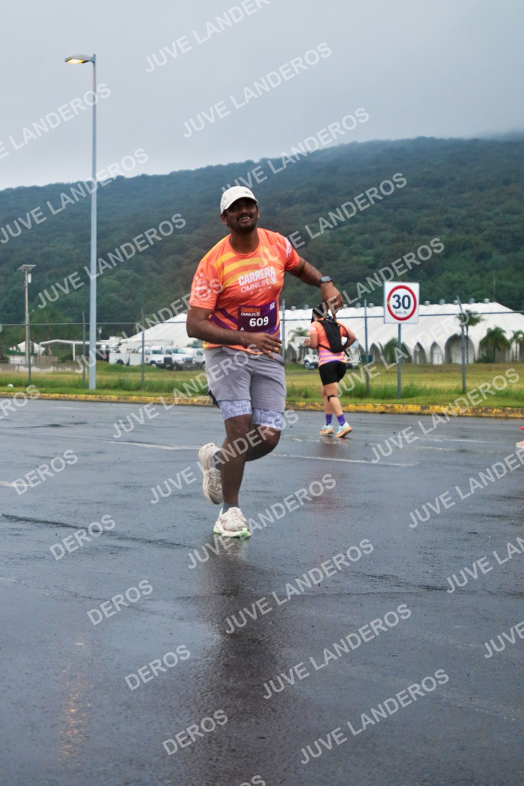 Foto de la CARRERA OMNILIFE GUADALAJARA en Estadio Akron, Zapopan a las 07:57 · dorsal 30, 609