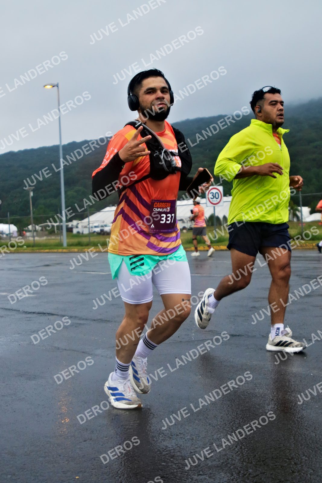 Foto de la CARRERA OMNILIFE GUADALAJARA en Estadio Akron, Zapopan a las 07:56 · dorsal 337, 30