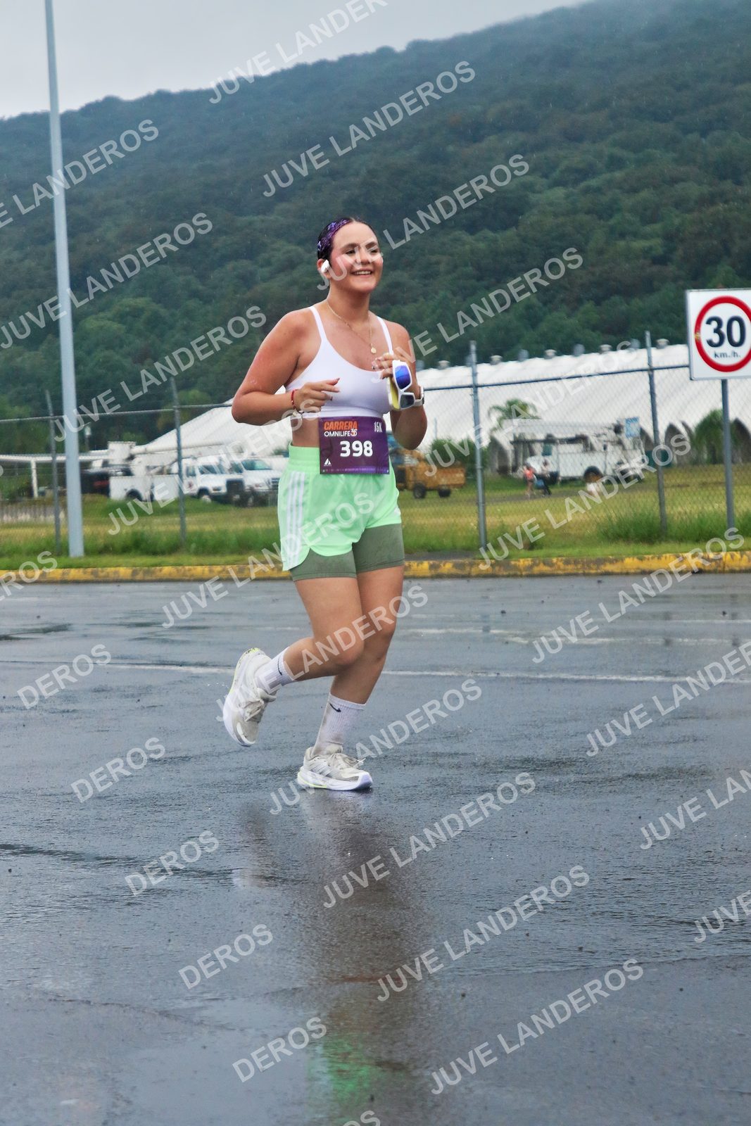 Foto de la CARRERA OMNILIFE GUADALAJARA en Estadio Akron, Zapopan a las 08:03 · dorsal 398, 30