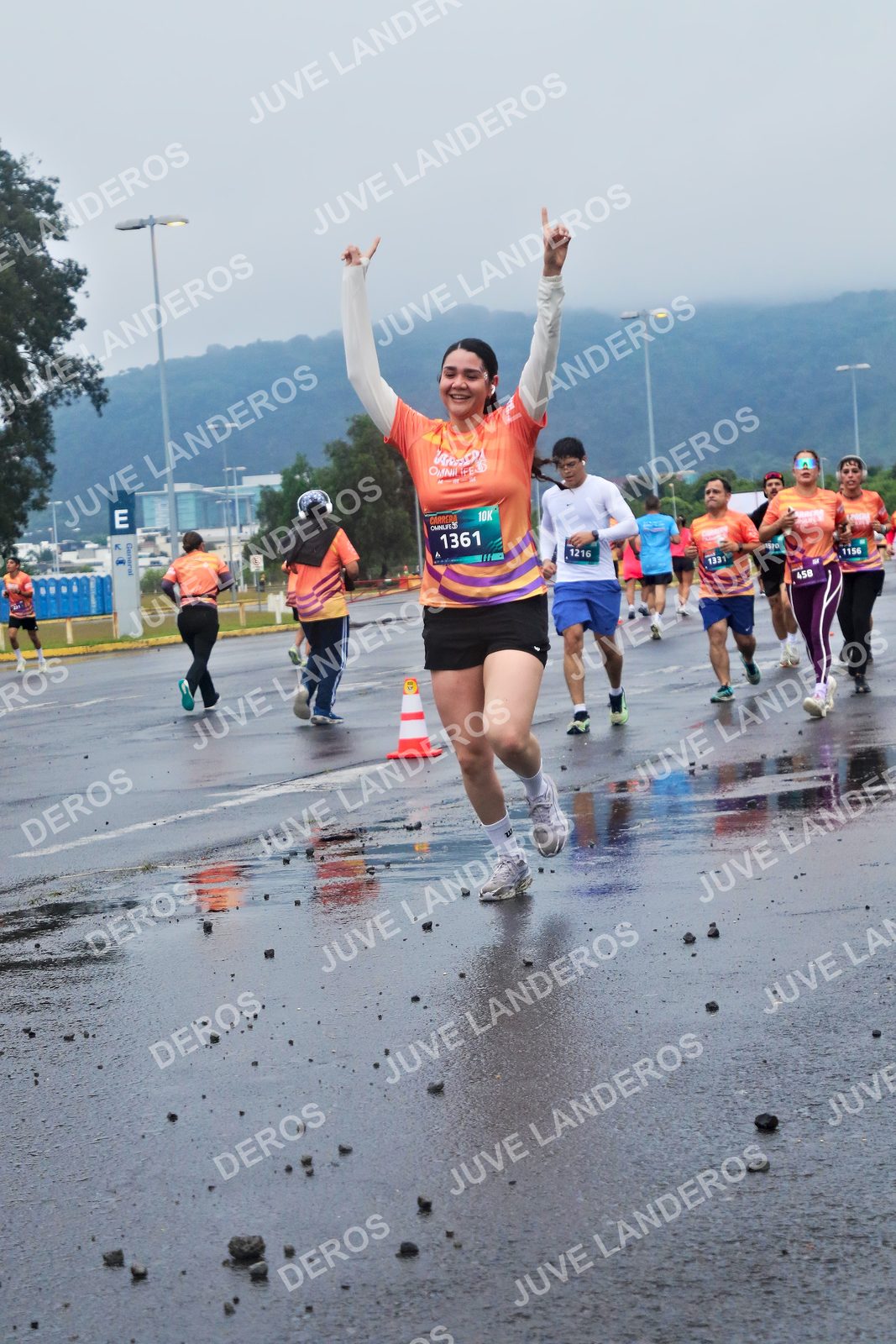 Foto de la CARRERA OMNILIFE GUADALAJARA en Estadio Akron, Zapopan a las 07:43 · dorsal 1361, 1216, 1156, 458