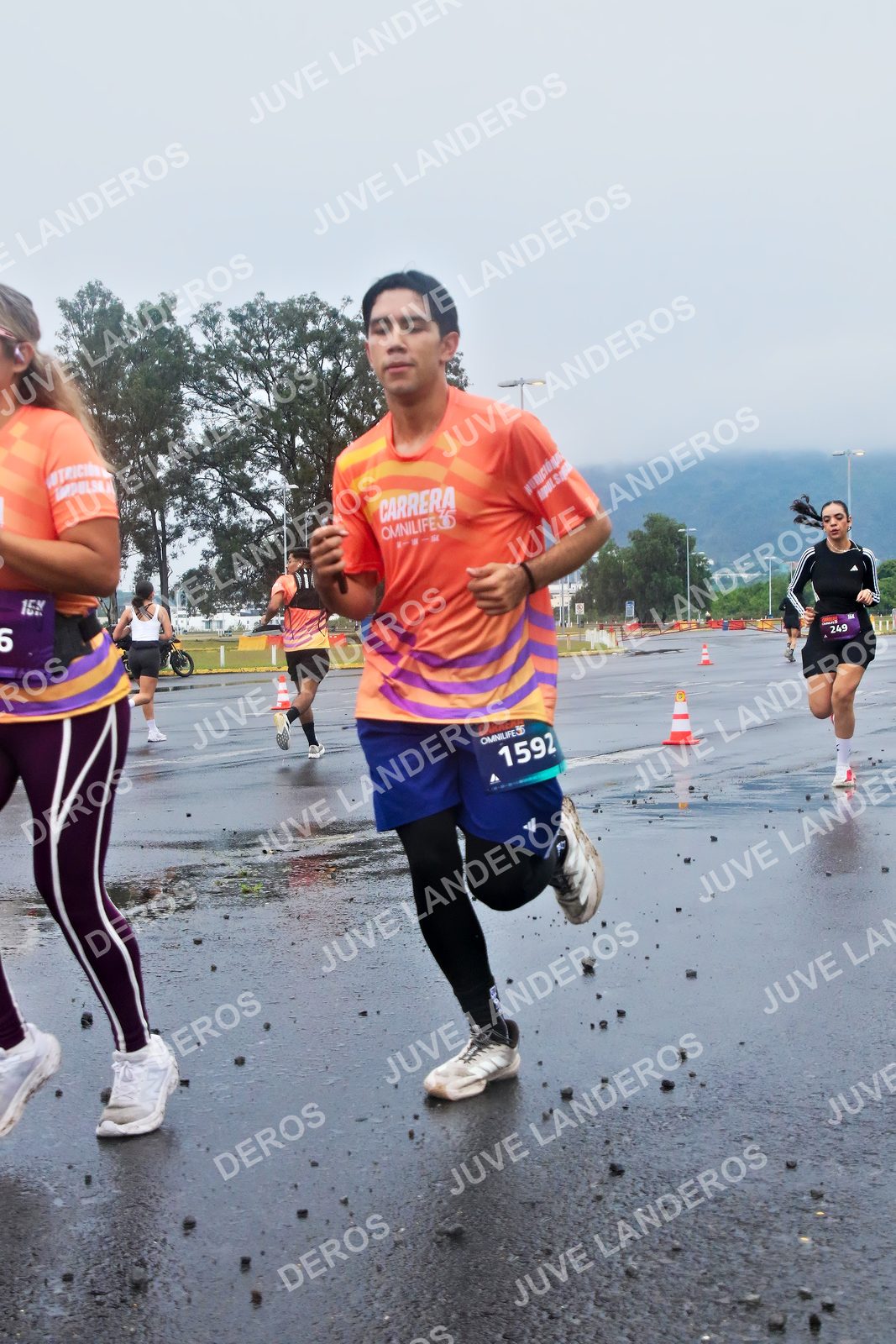 Foto de la CARRERA OMNILIFE GUADALAJARA en Estadio Akron, Zapopan a las 07:36 · dorsal 1592, 249