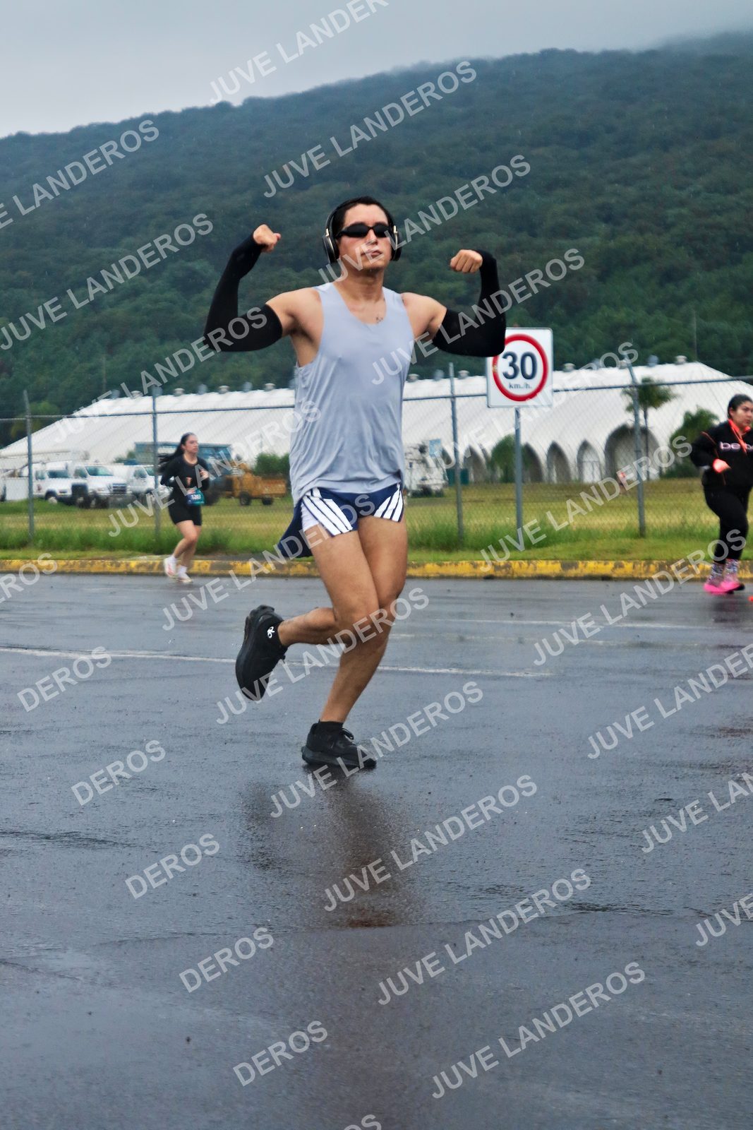 Foto de la CARRERA OMNILIFE GUADALAJARA en Estadio Akron, Zapopan a las 07:56 · dorsal 30