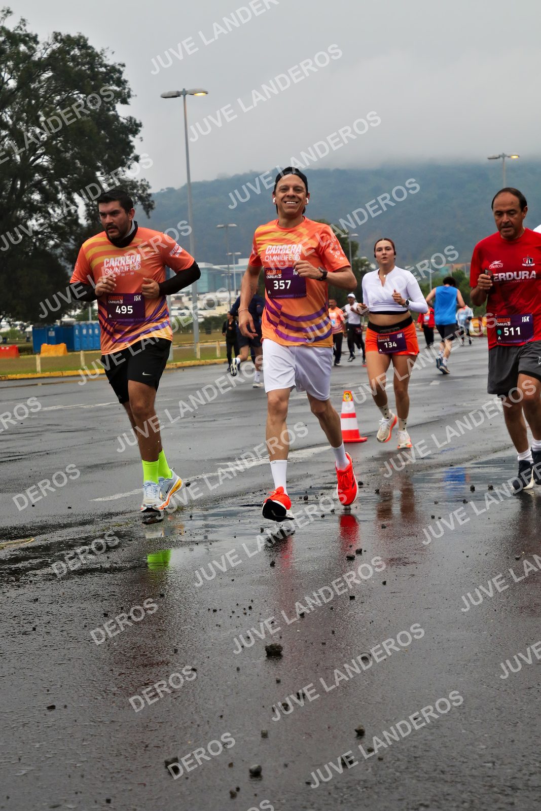 Foto de la CARRERA OMNILIFE GUADALAJARA en Estadio Akron, Zapopan a las 07:33 · dorsal 495, 357, 511, 134