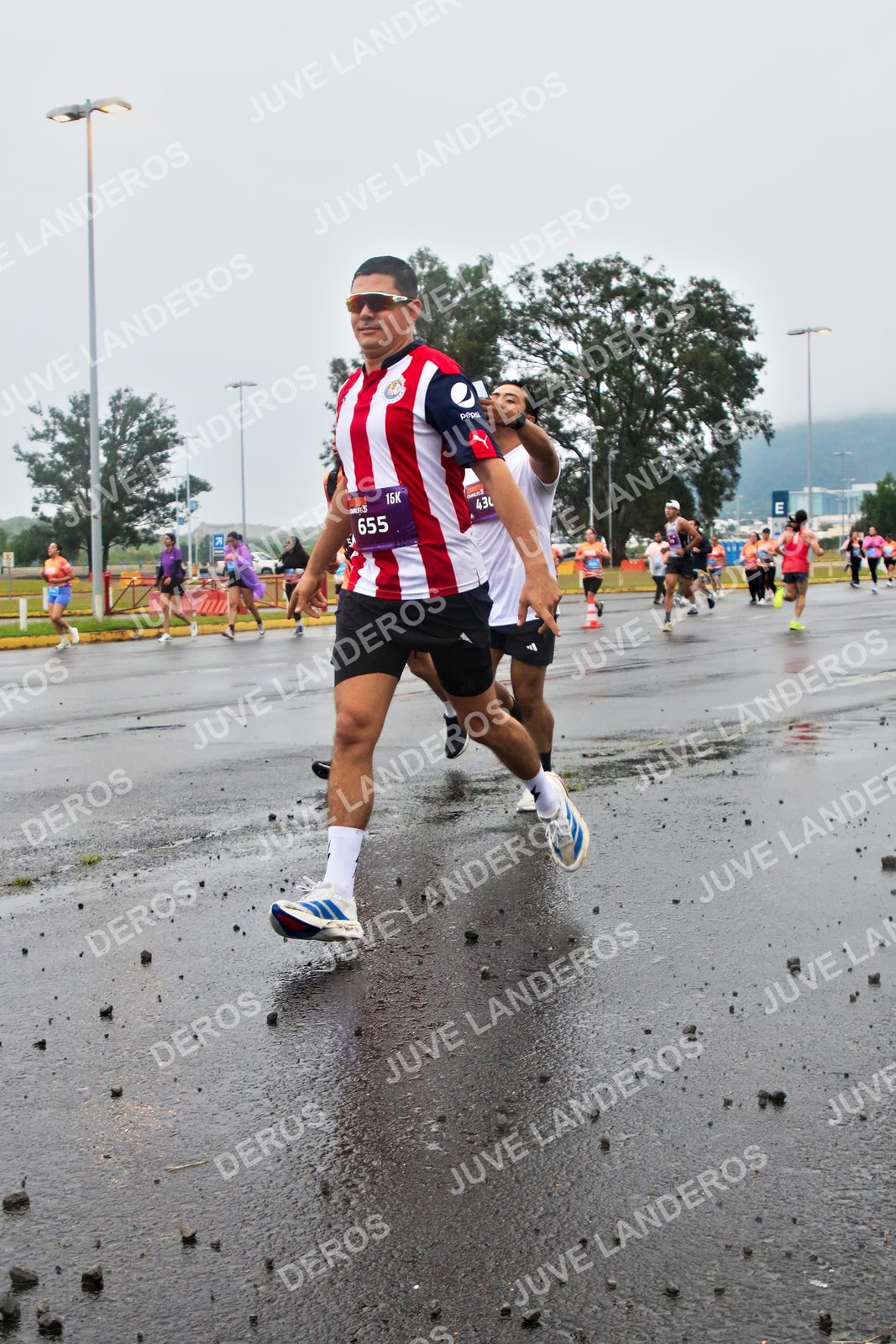 Foto de la CARRERA OMNILIFE GUADALAJARA en Estadio Akron, Zapopan a las 07:27 · dorsal 655, 430