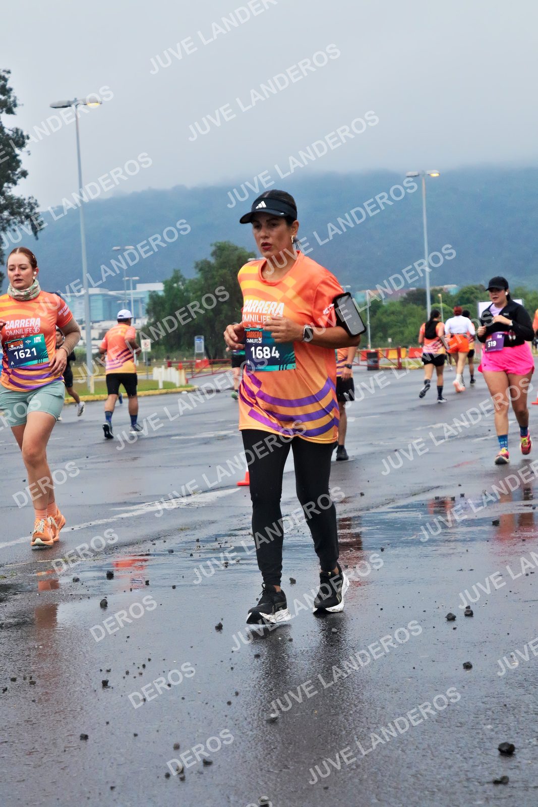 Foto de la CARRERA OMNILIFE GUADALAJARA en Estadio Akron, Zapopan a las 07:45 · dorsal 1684, 1621