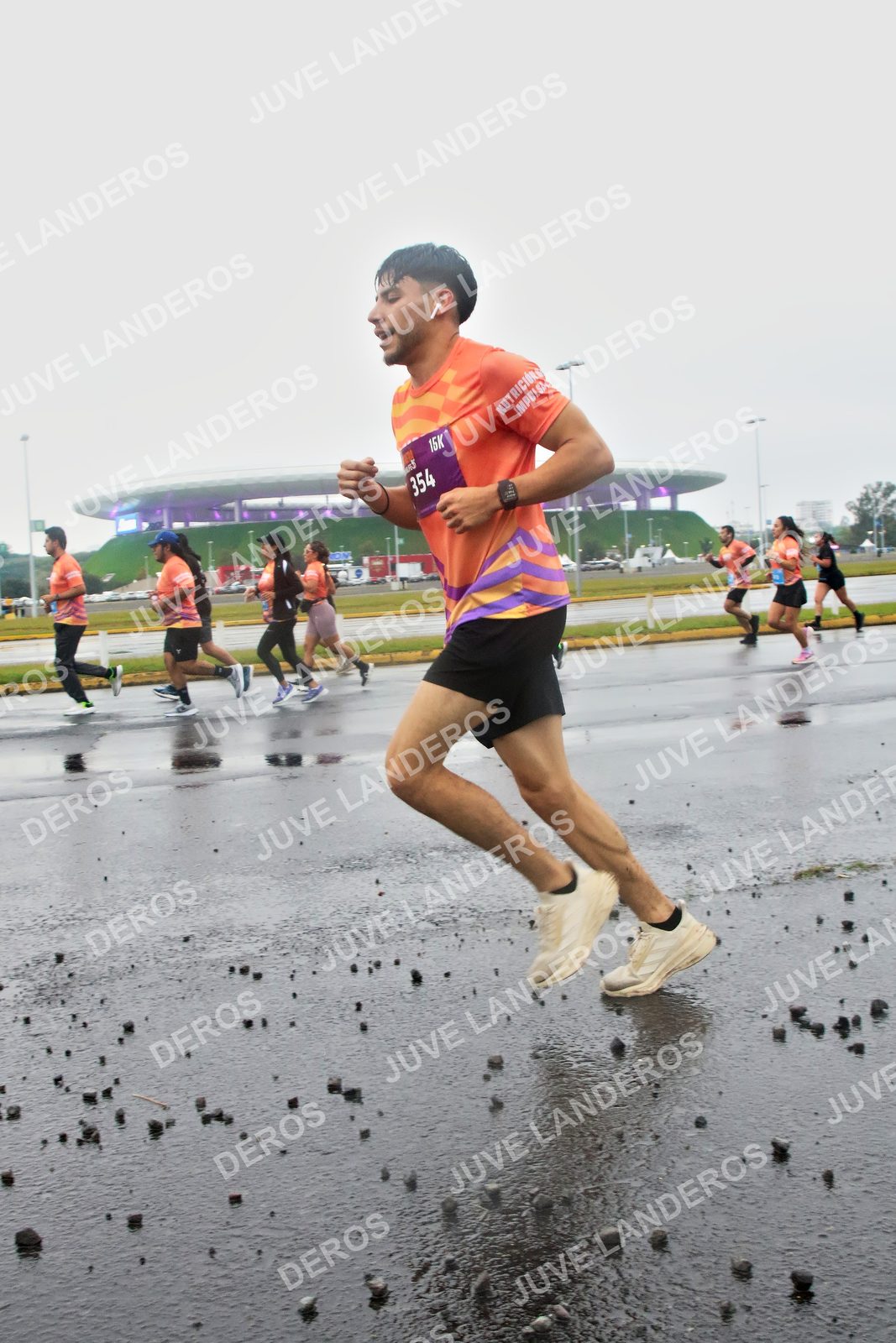 Foto de la CARRERA OMNILIFE GUADALAJARA en Estadio Akron, Zapopan a las 07:24 · dorsal 354