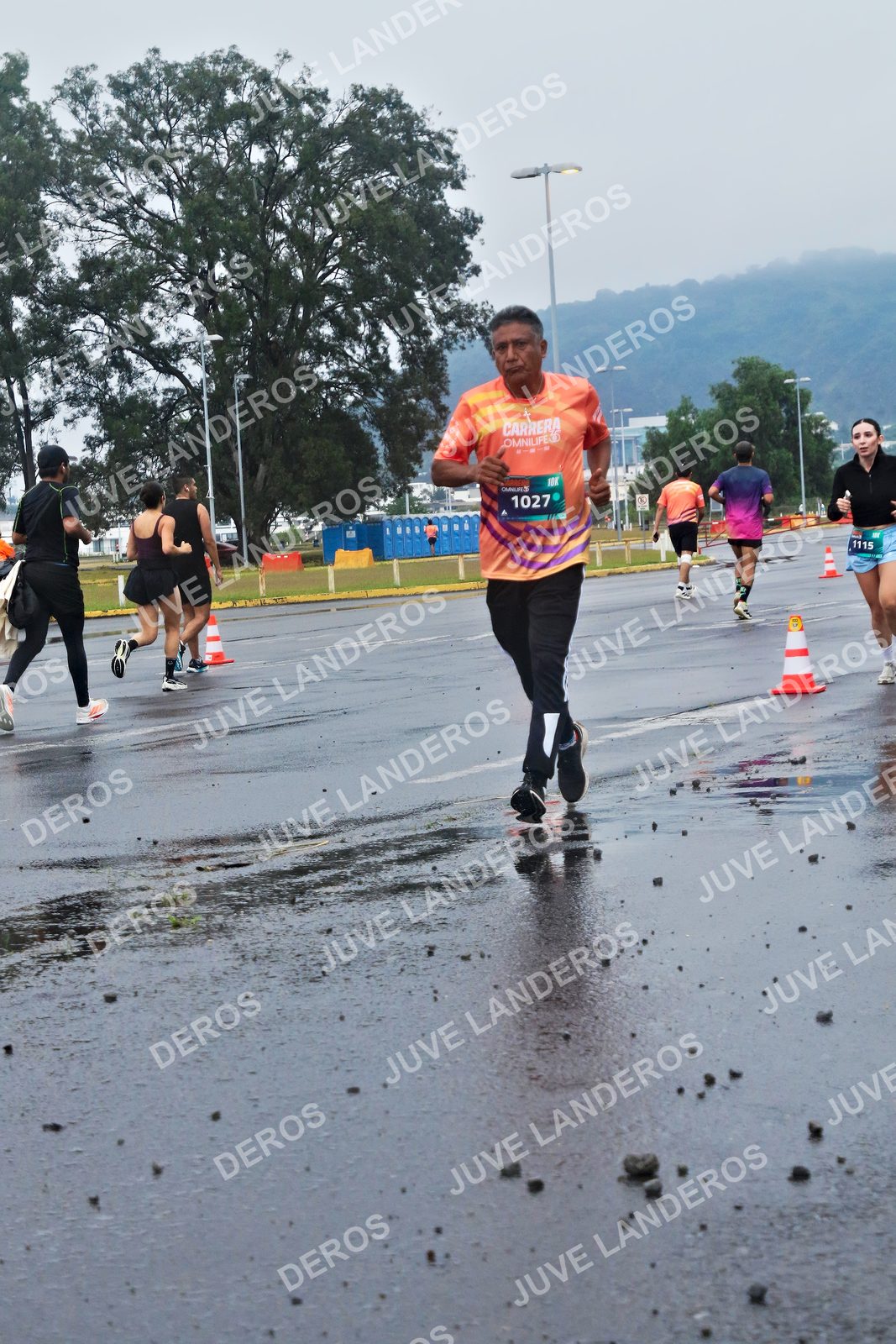 Foto de la CARRERA OMNILIFE GUADALAJARA en Estadio Akron, Zapopan a las 07:42 · dorsal 1027, 1115